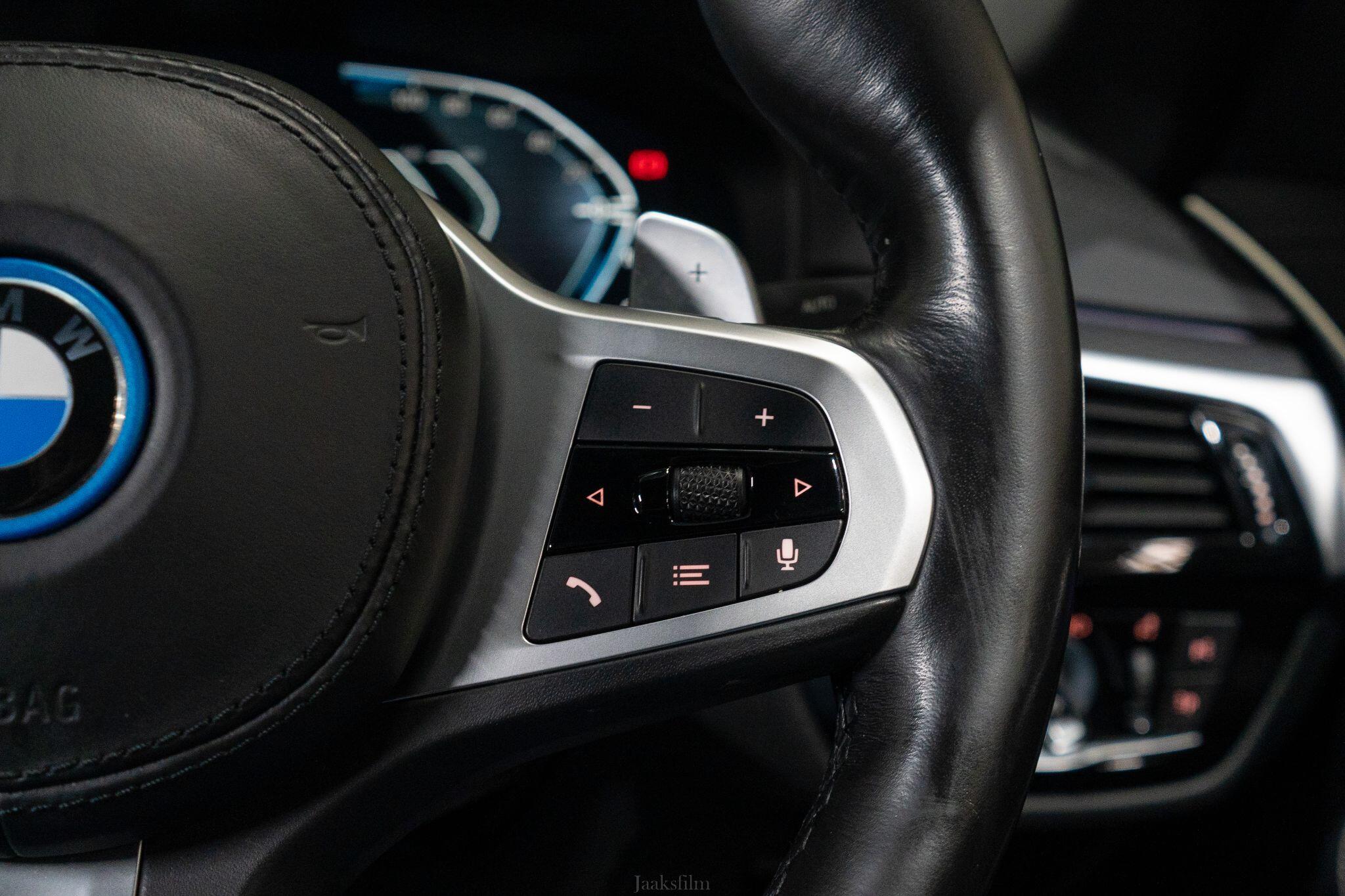 BMW 5 Series view 22