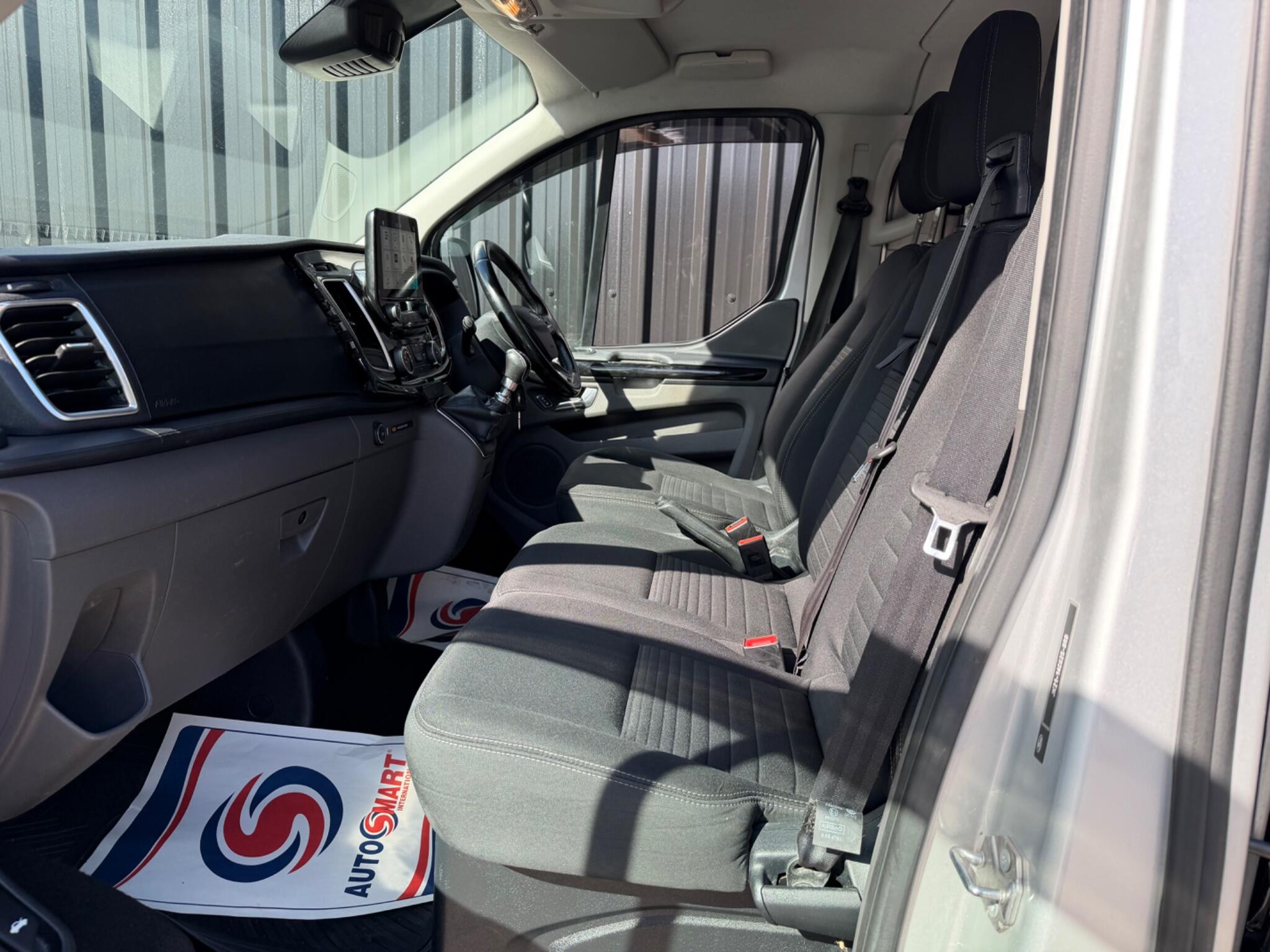 Ford Transit Custom view 24