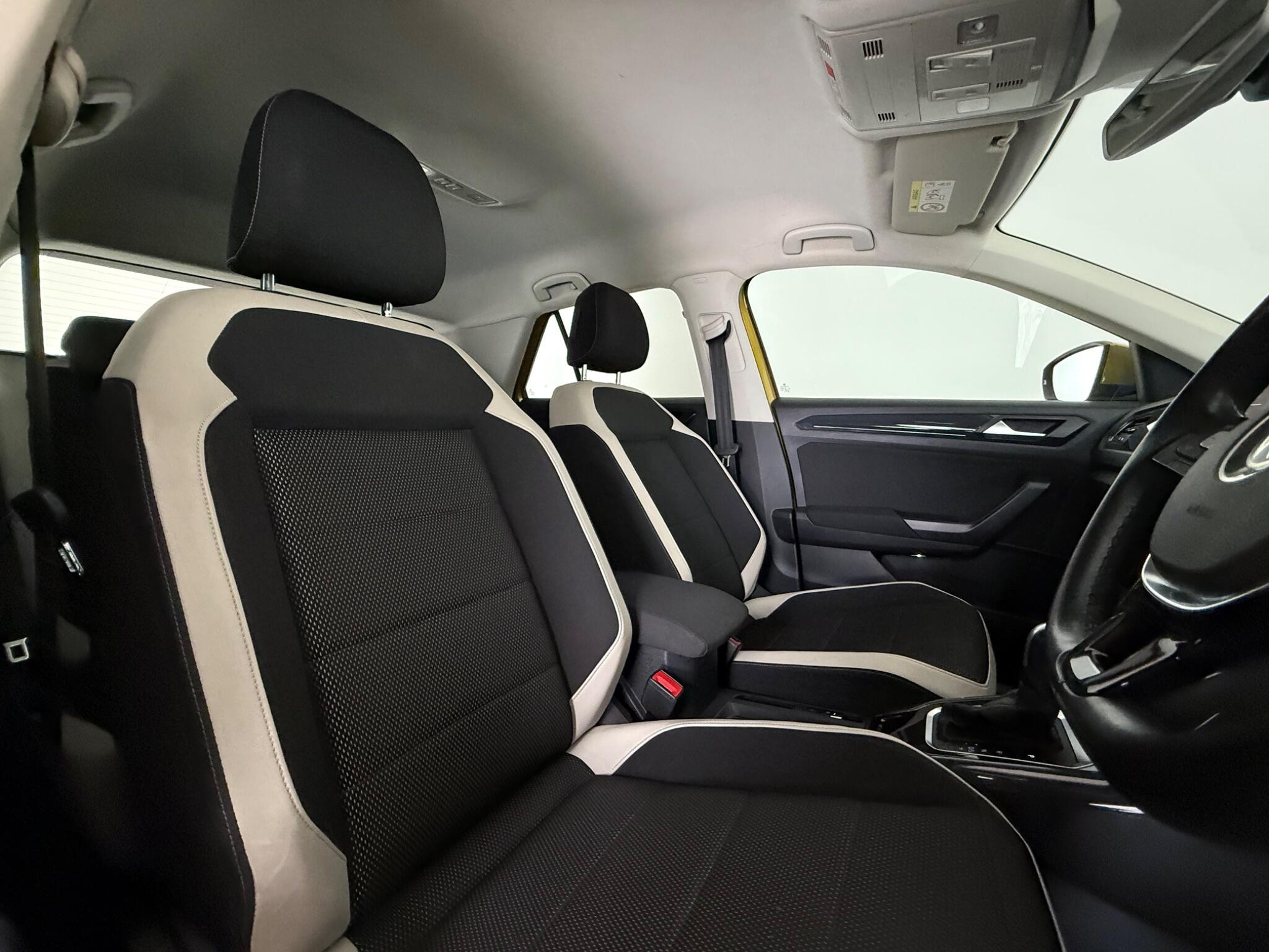 Volkswagen T-Roc view 12