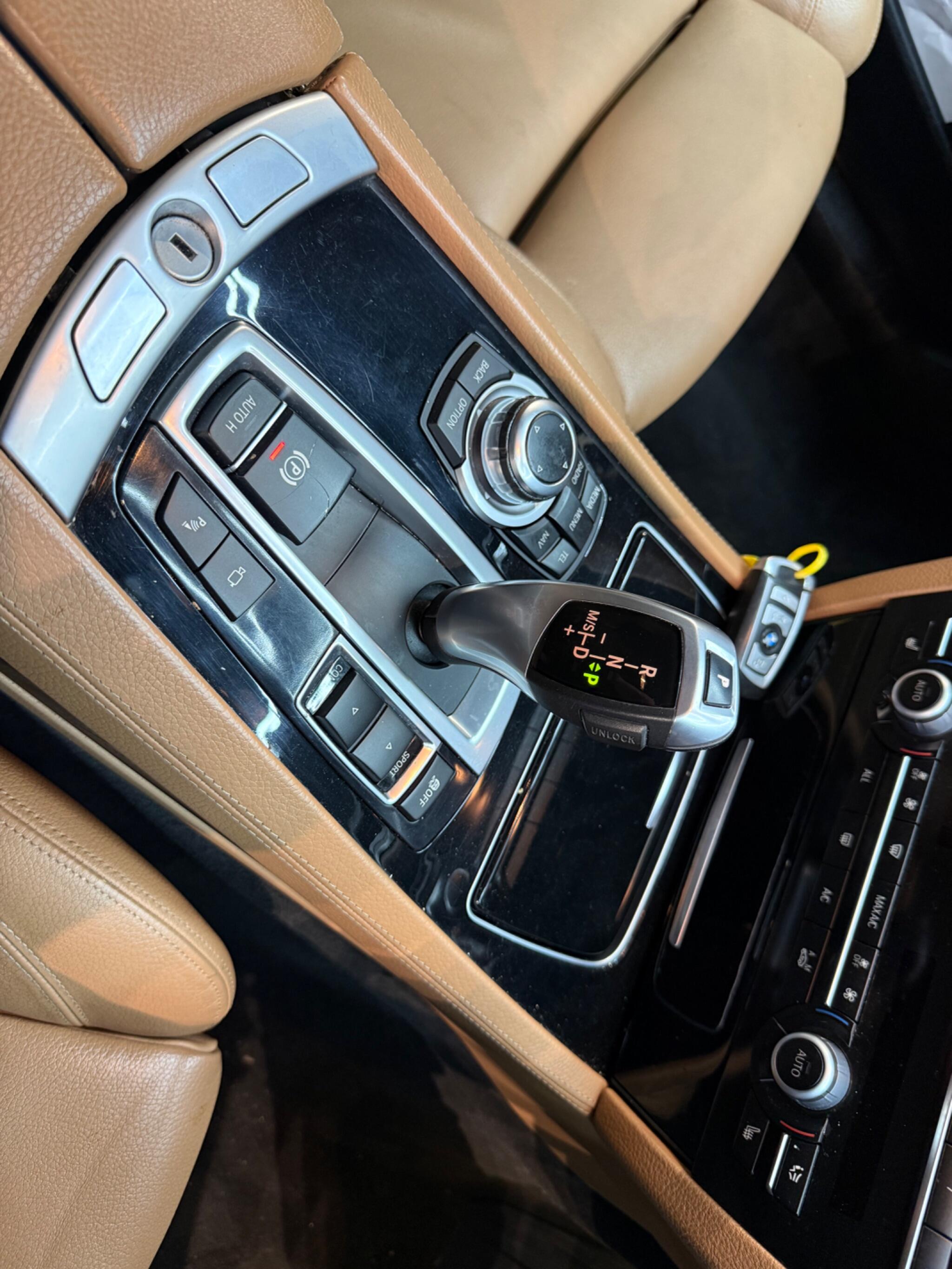 BMW 7 Series view 19
