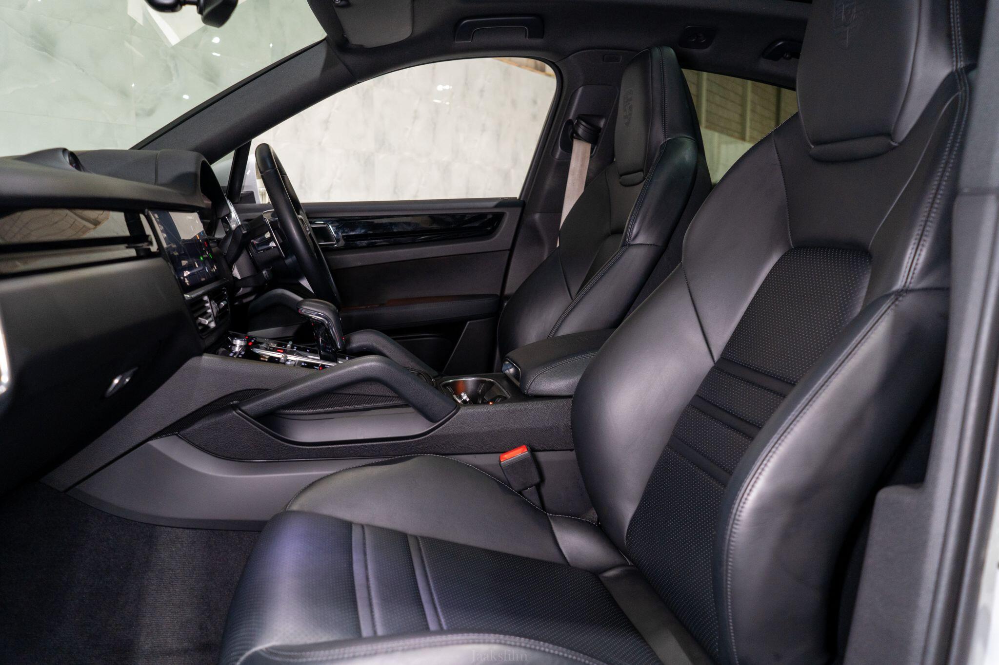 Porsche Cayenne view 15