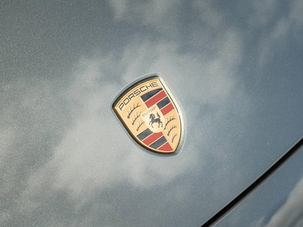 Porsche 911 view 42