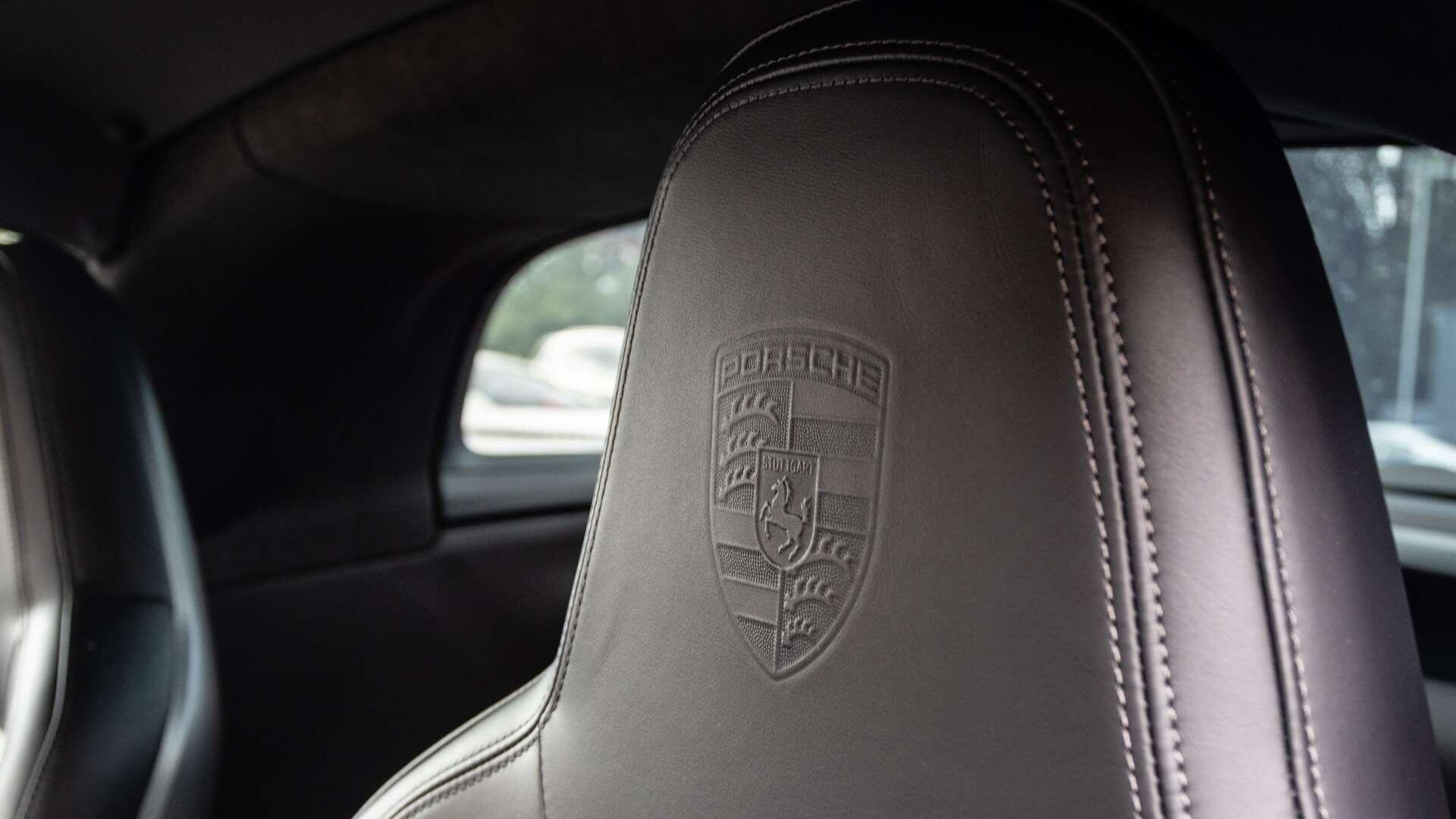 Porsche 911 view 17