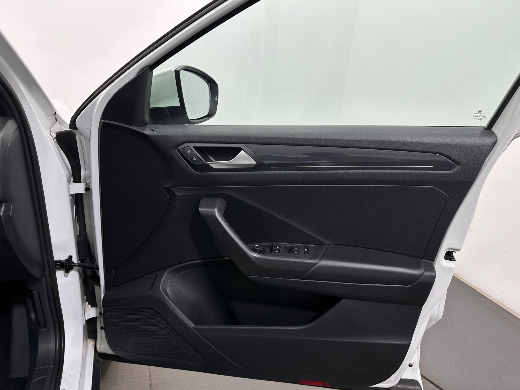 Volkswagen T-Roc view 34