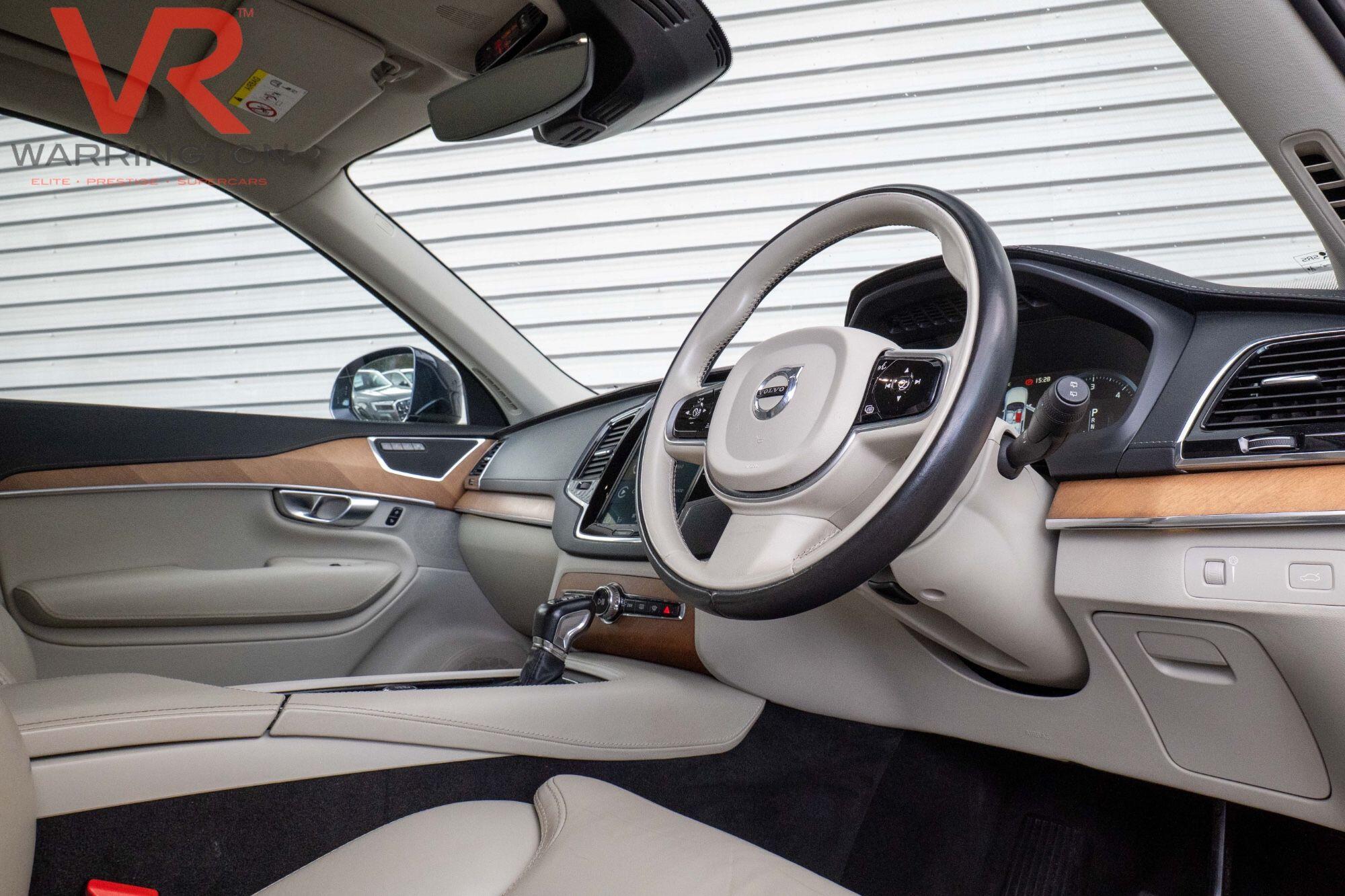 Volvo XC90 view 8