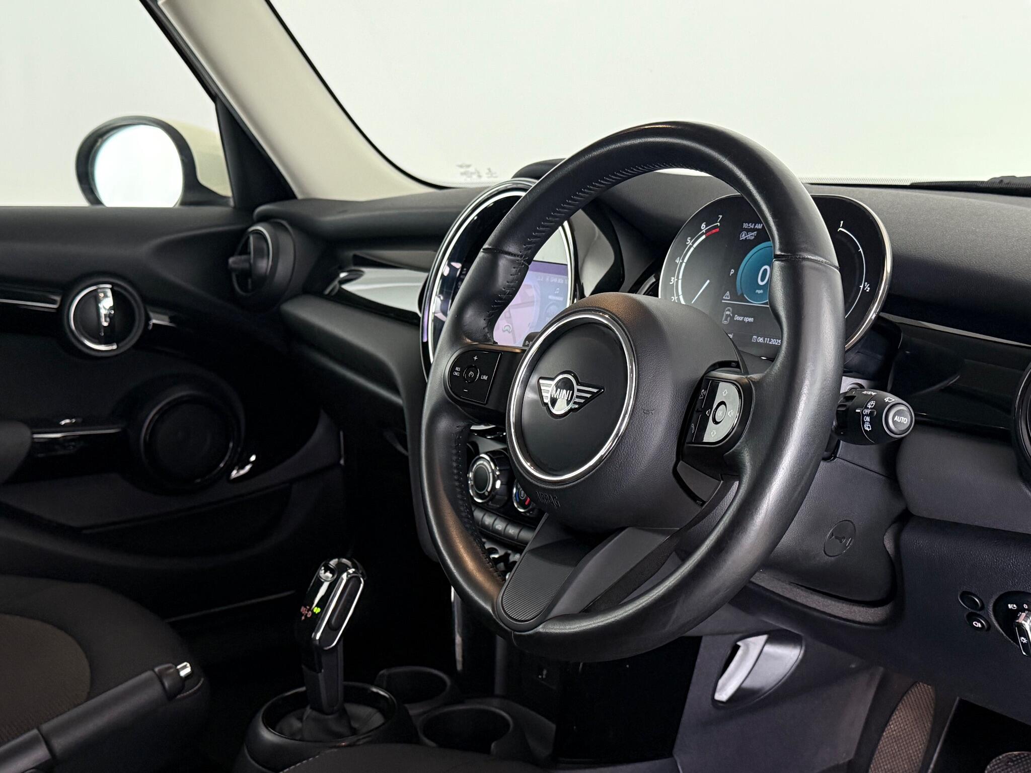 Mini Hatch view 14