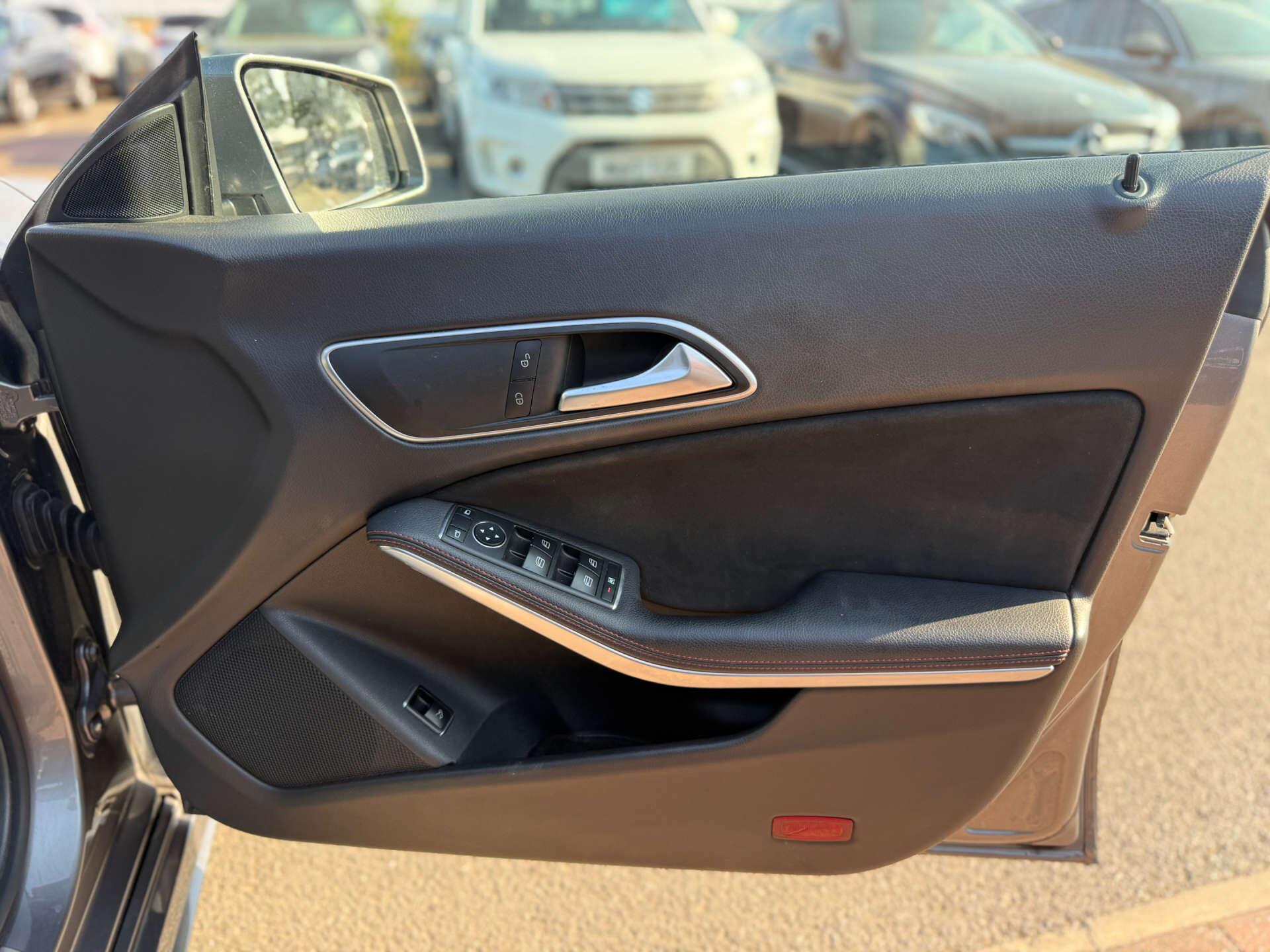 Mercedes-Benz CLA view 32