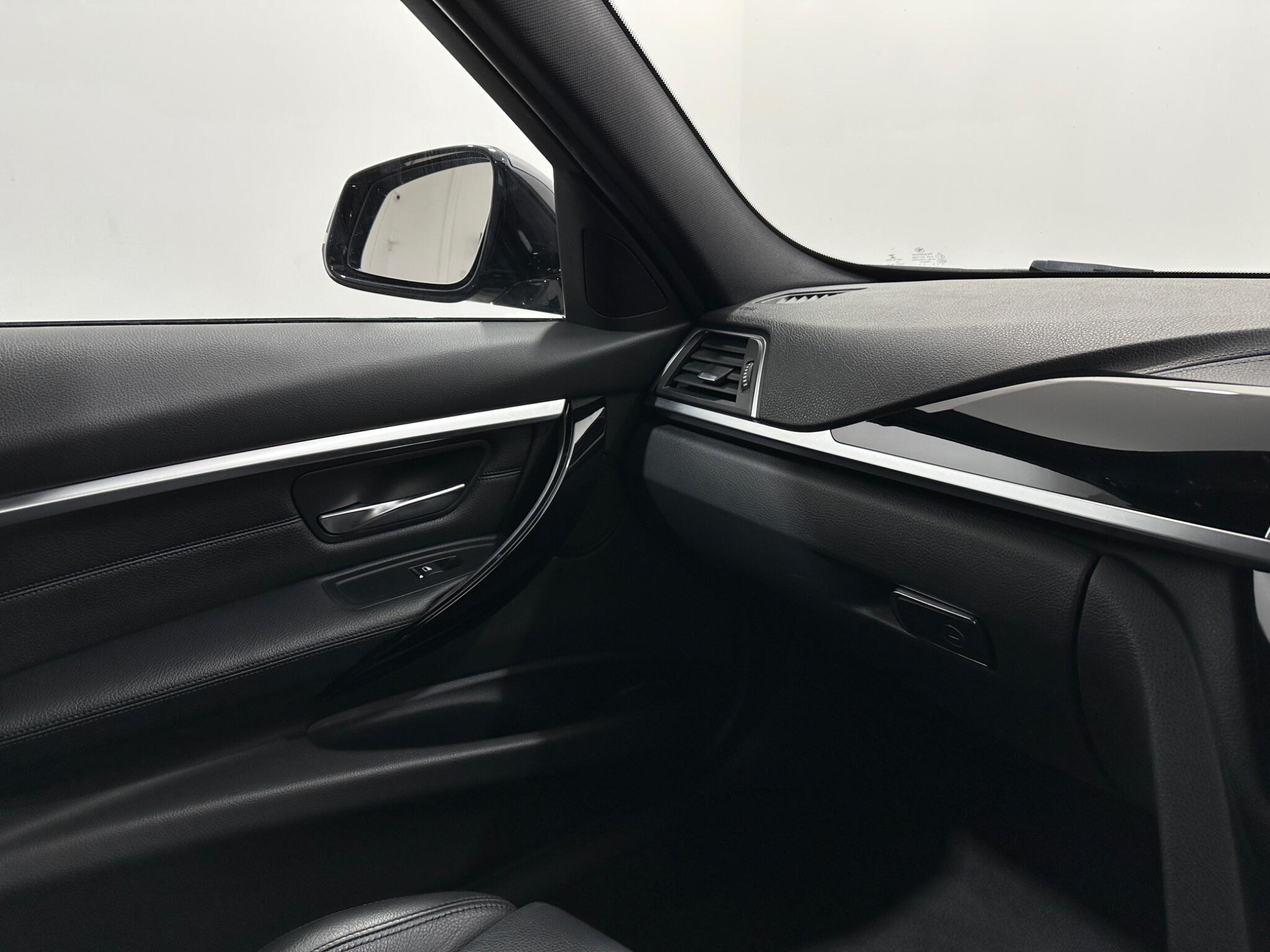 BMW 3 Series view 28