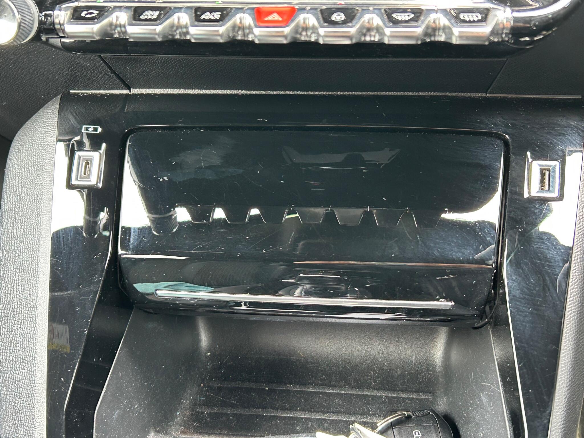 Peugeot E-2008 view 54