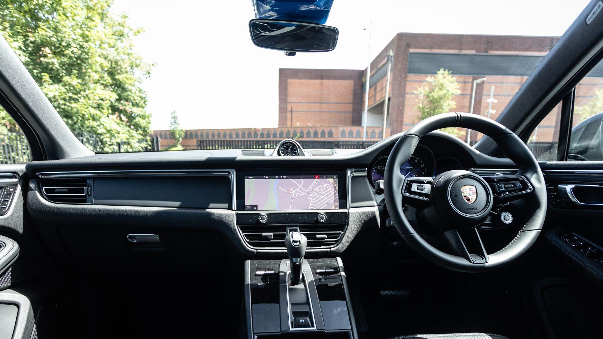 Porsche Macan view 10