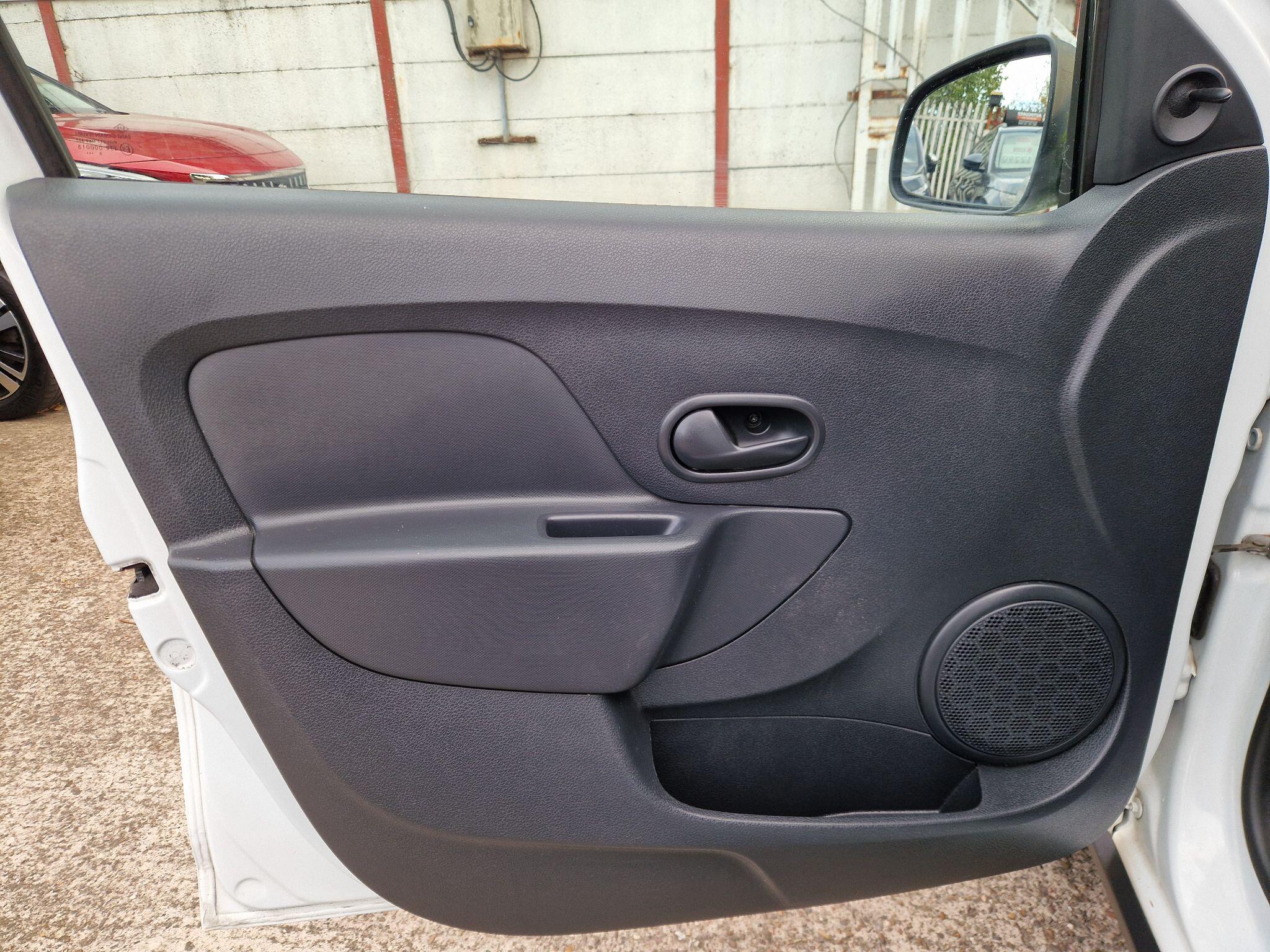 Dacia Sandero view 27