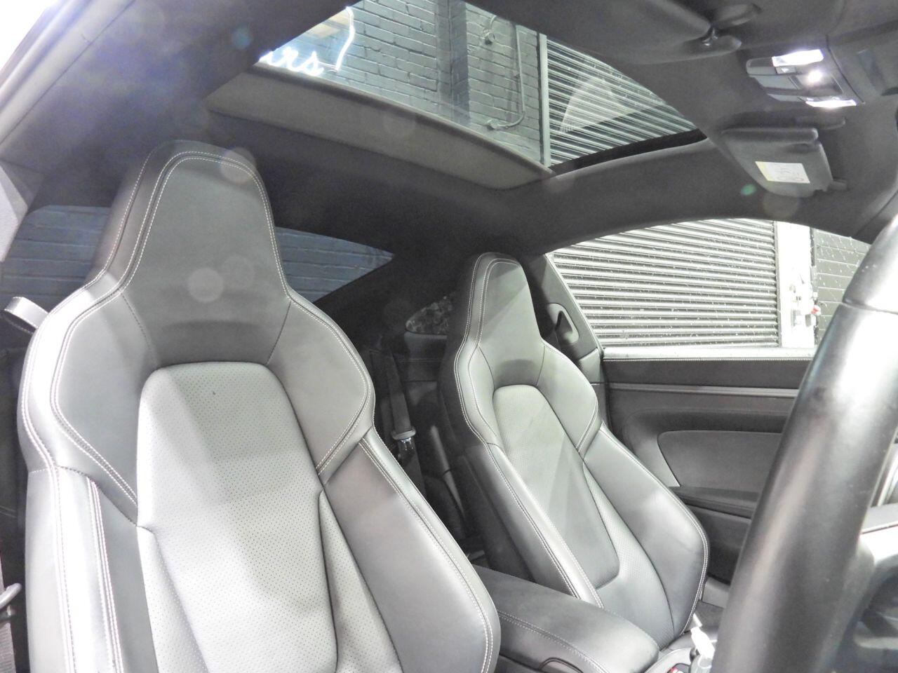 Porsche 911 view 30