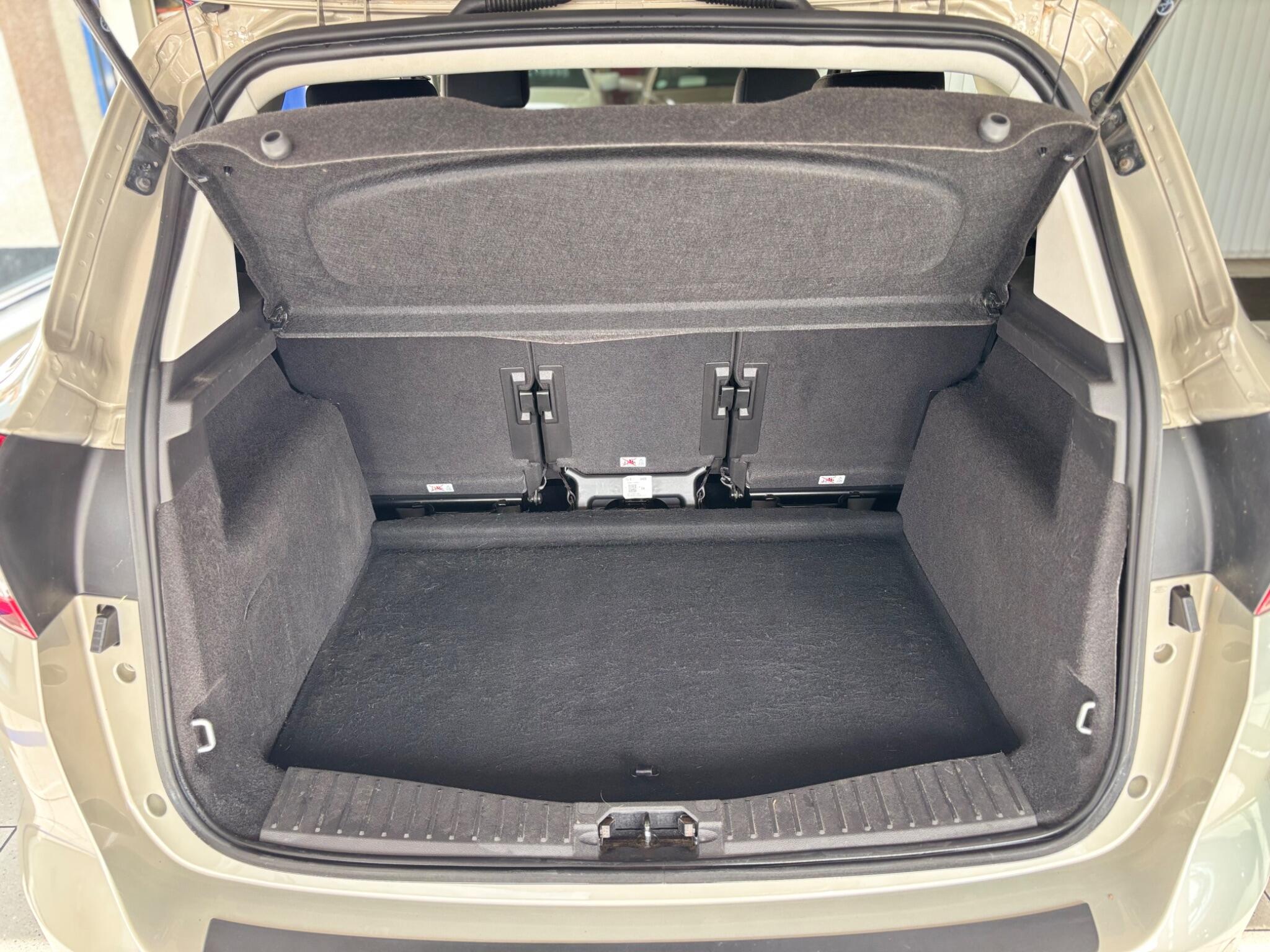 Ford C-Max view 26