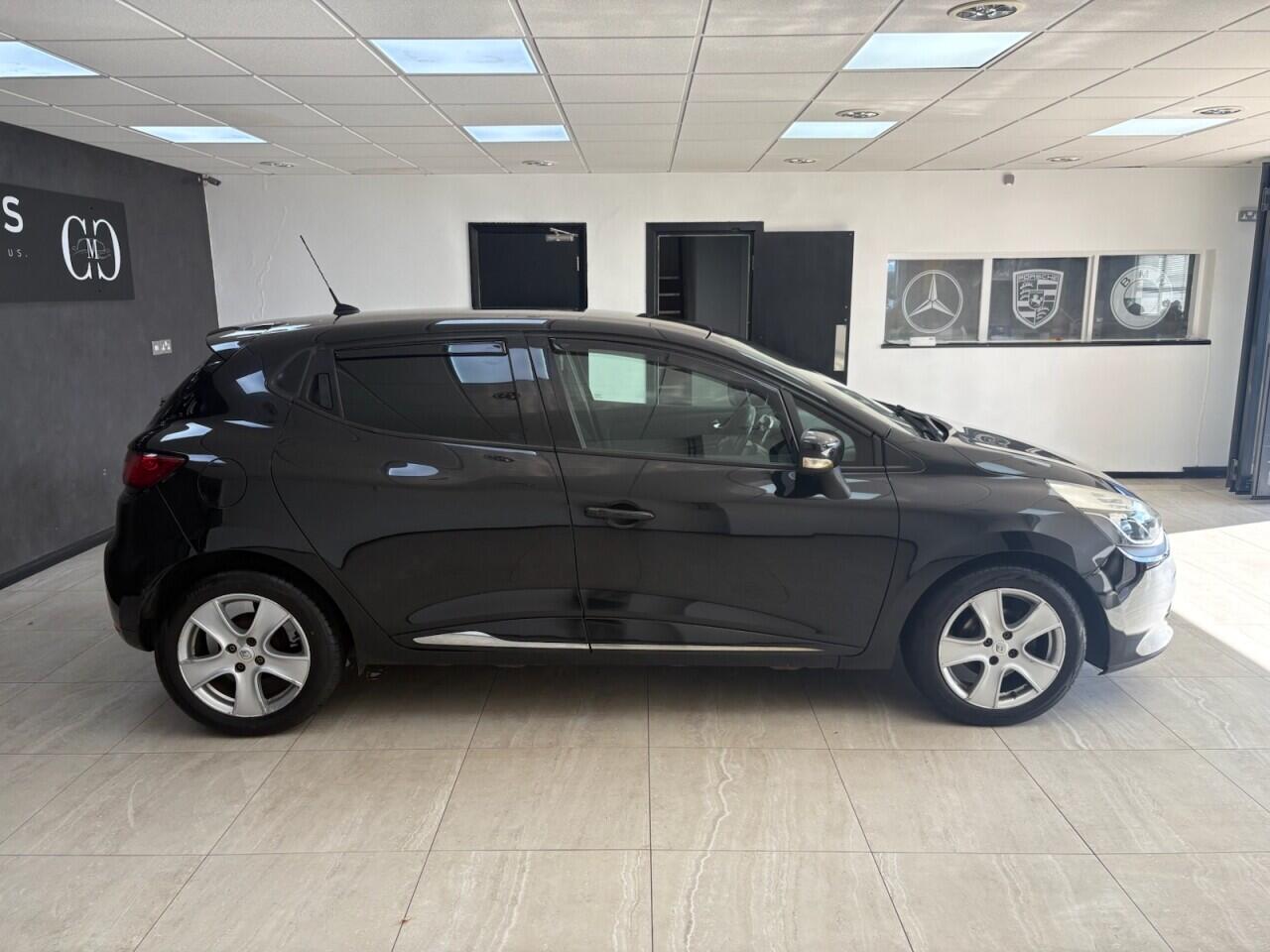 Renault Clio view 2