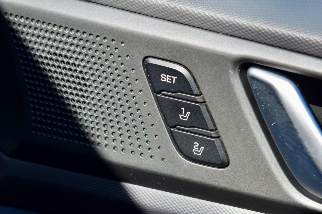 Hyundai Ioniq view 24