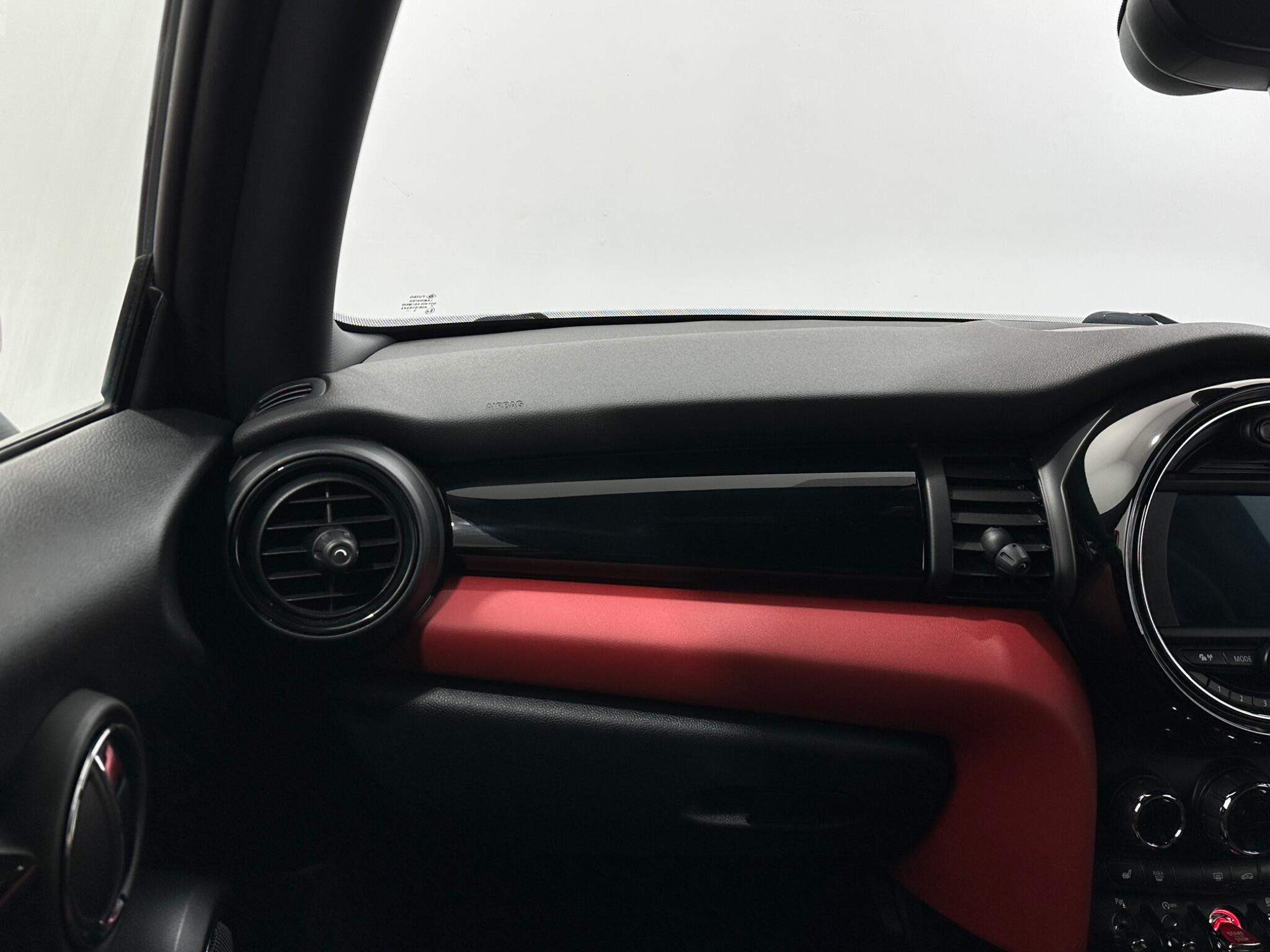 Mini Hatch view 30