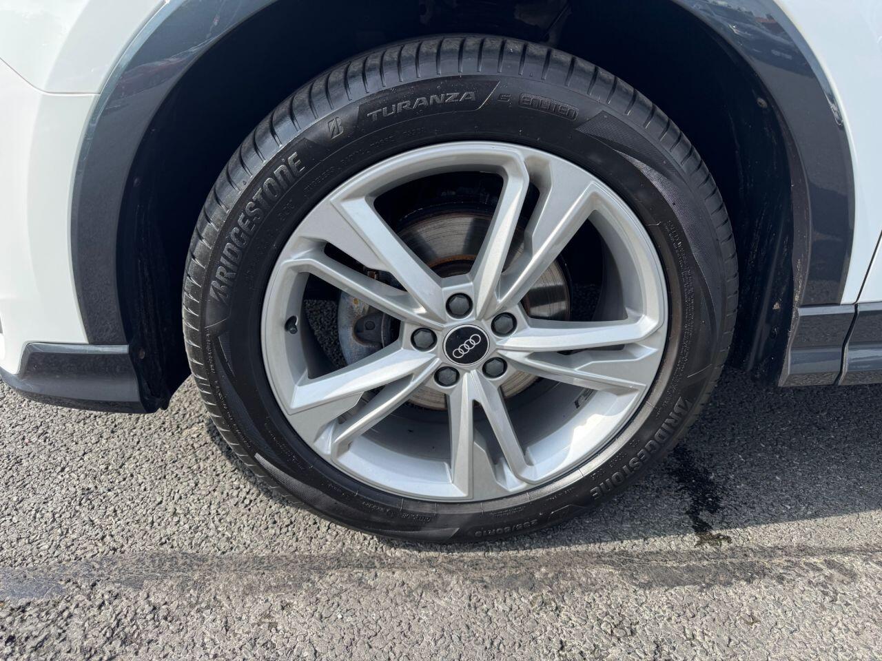 Audi Q3 view 10