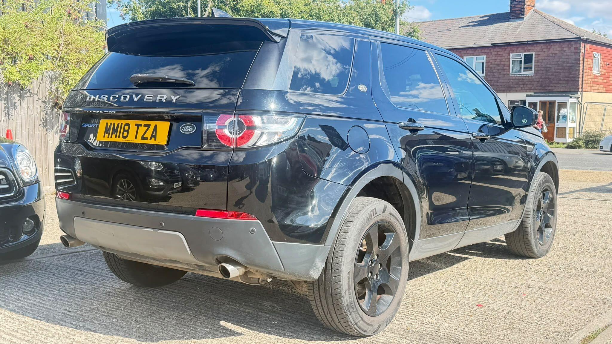Land Rover Discovery Sport view 8