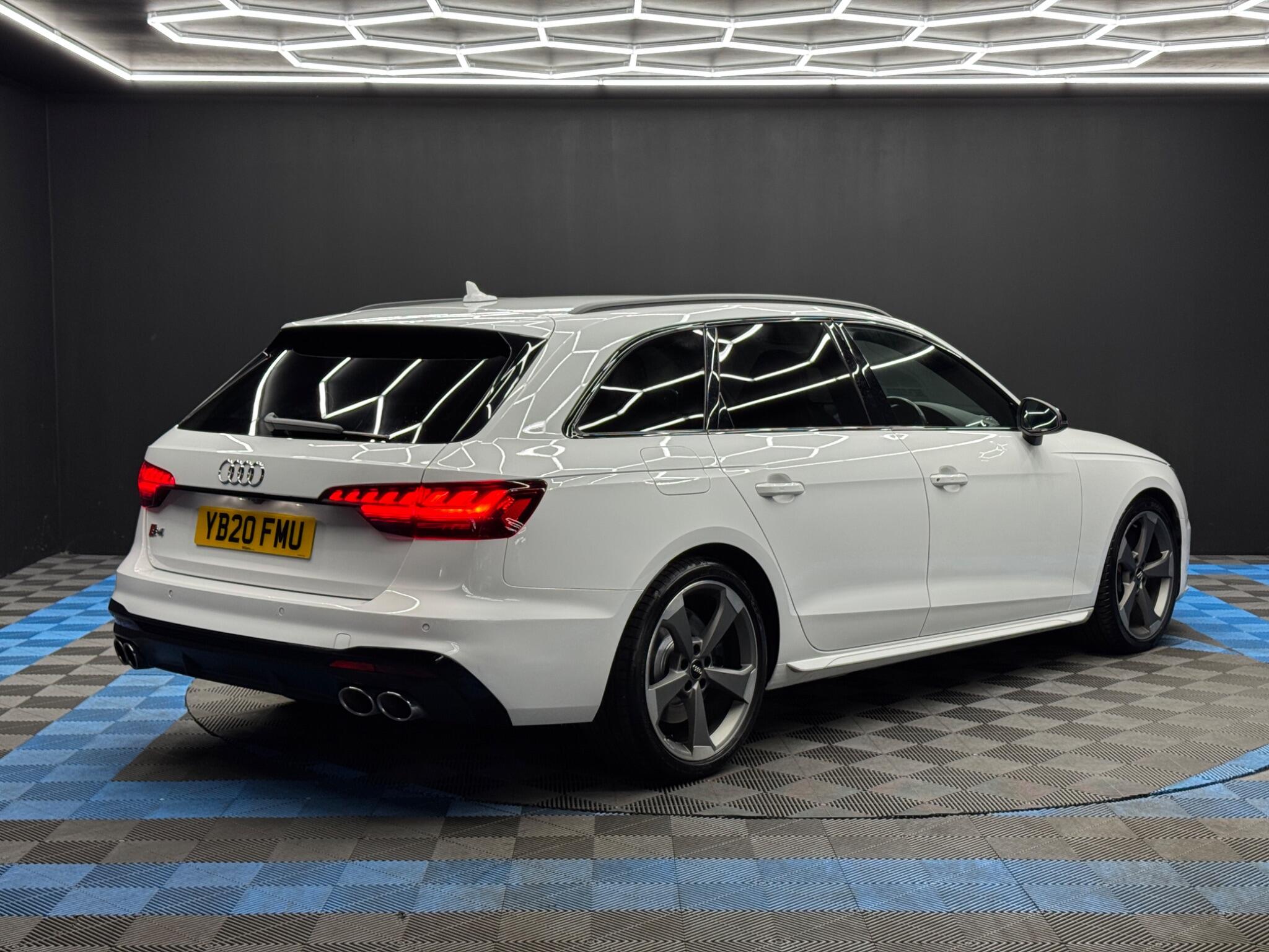 Audi S4 view 5