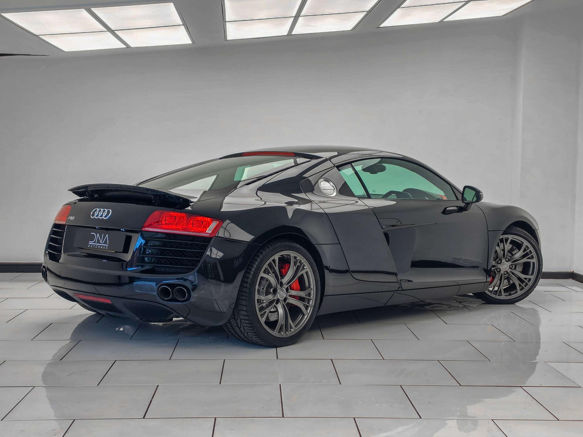 Audi R8 view 3