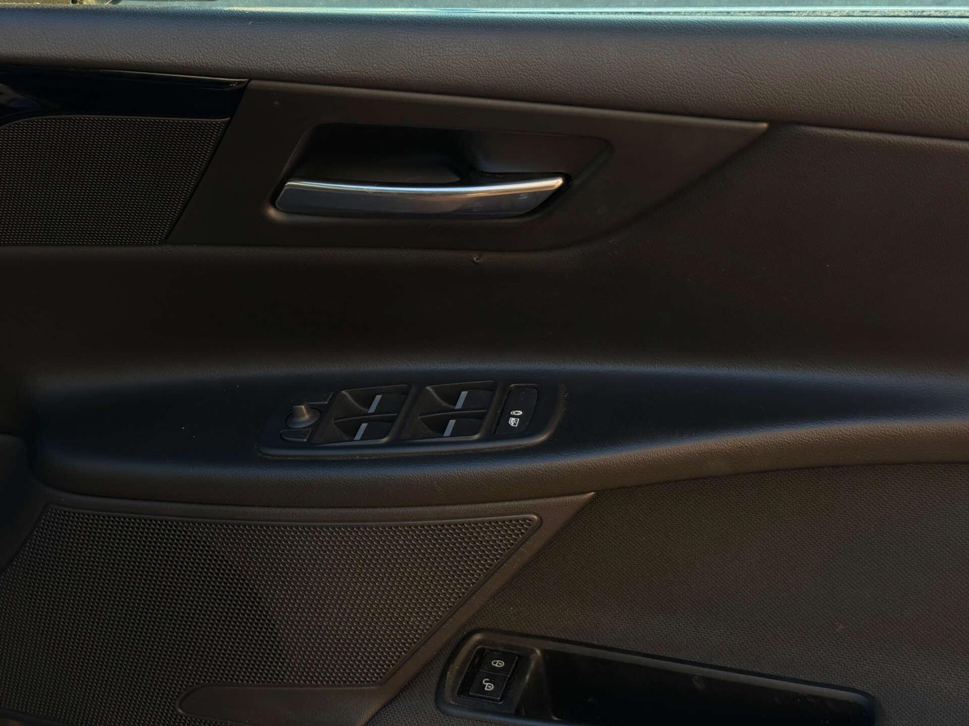 Jaguar Xe view 22