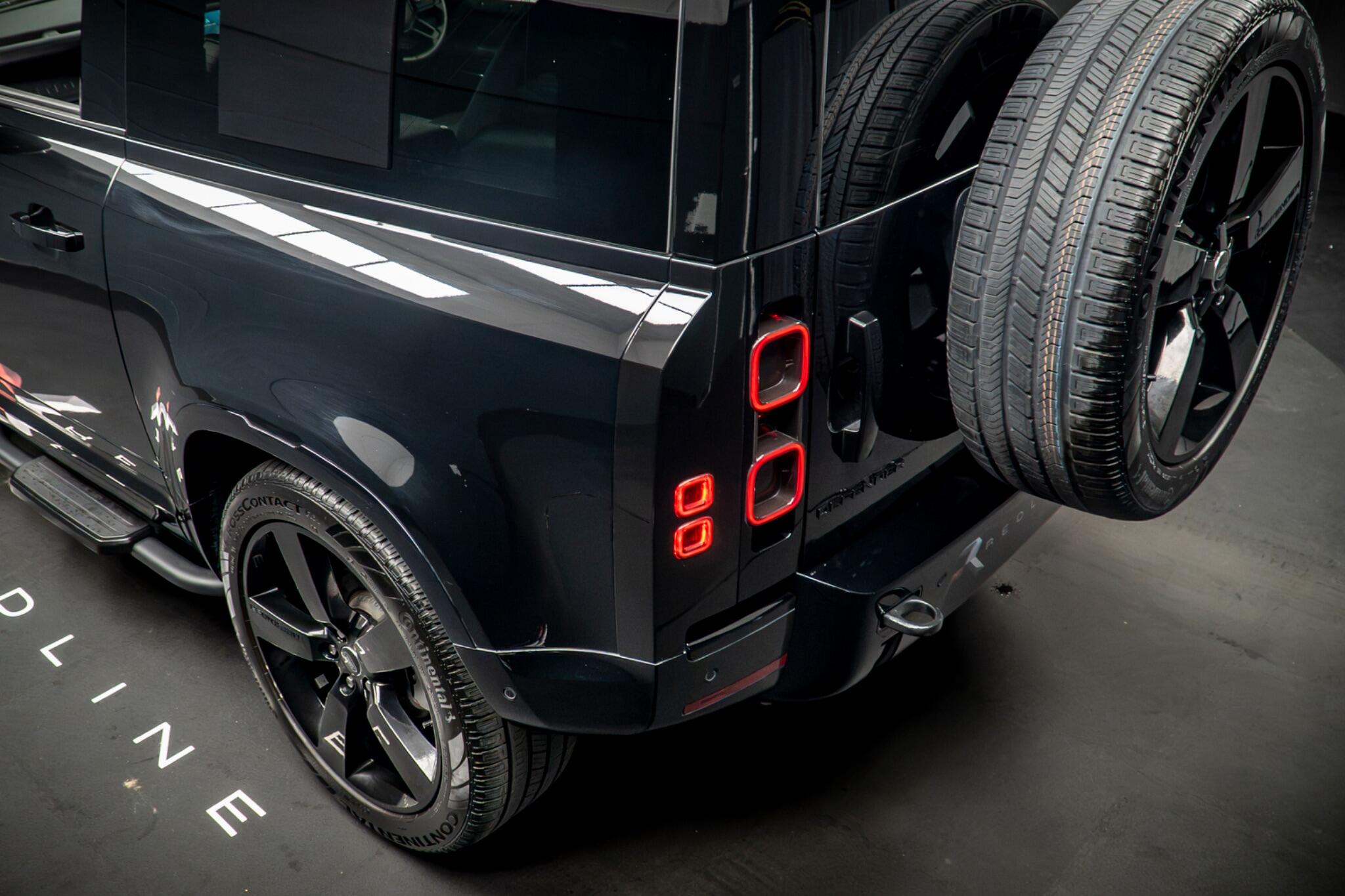 Land Rover Defender view 19