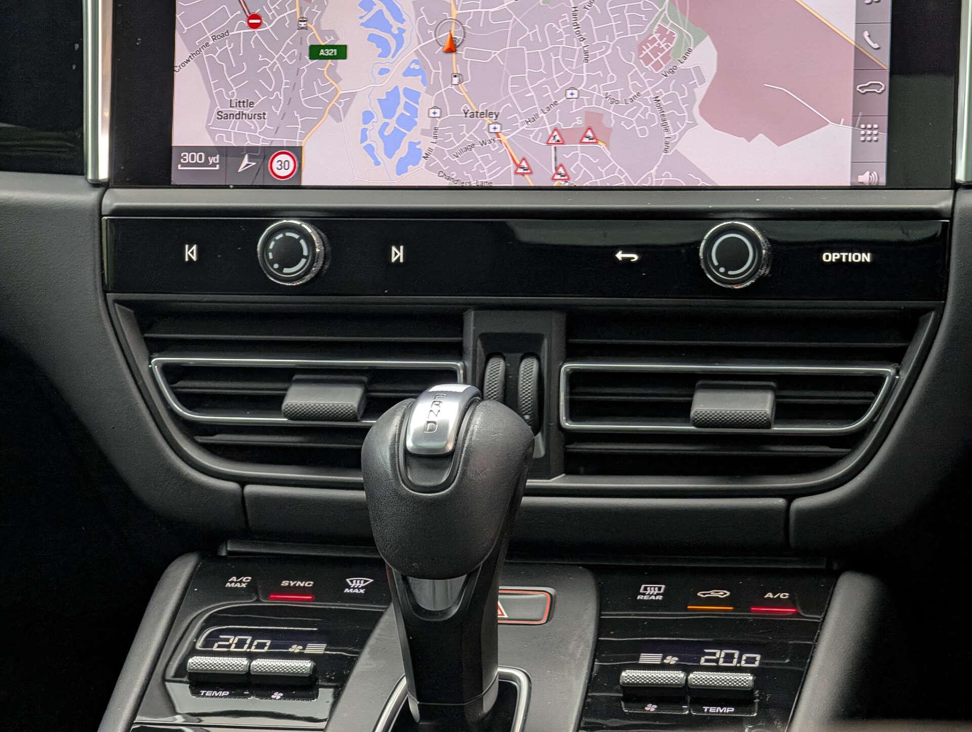 Porsche Macan view 38