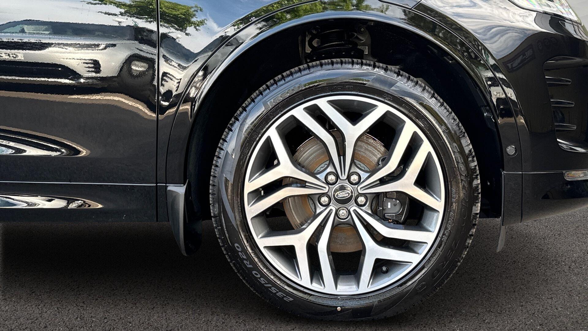 Land Rover Discovery Sport view 9