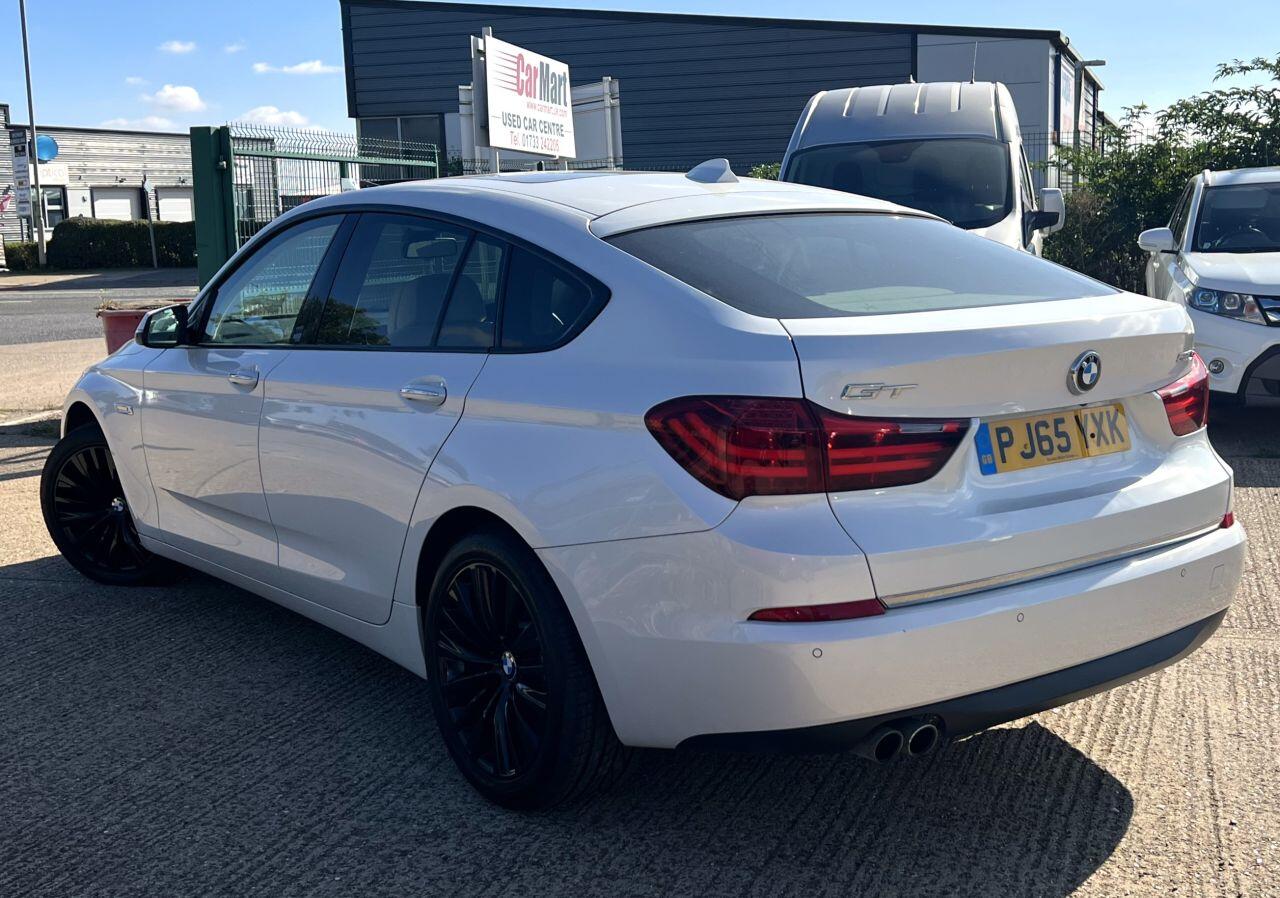 BMW 5 Series view 4