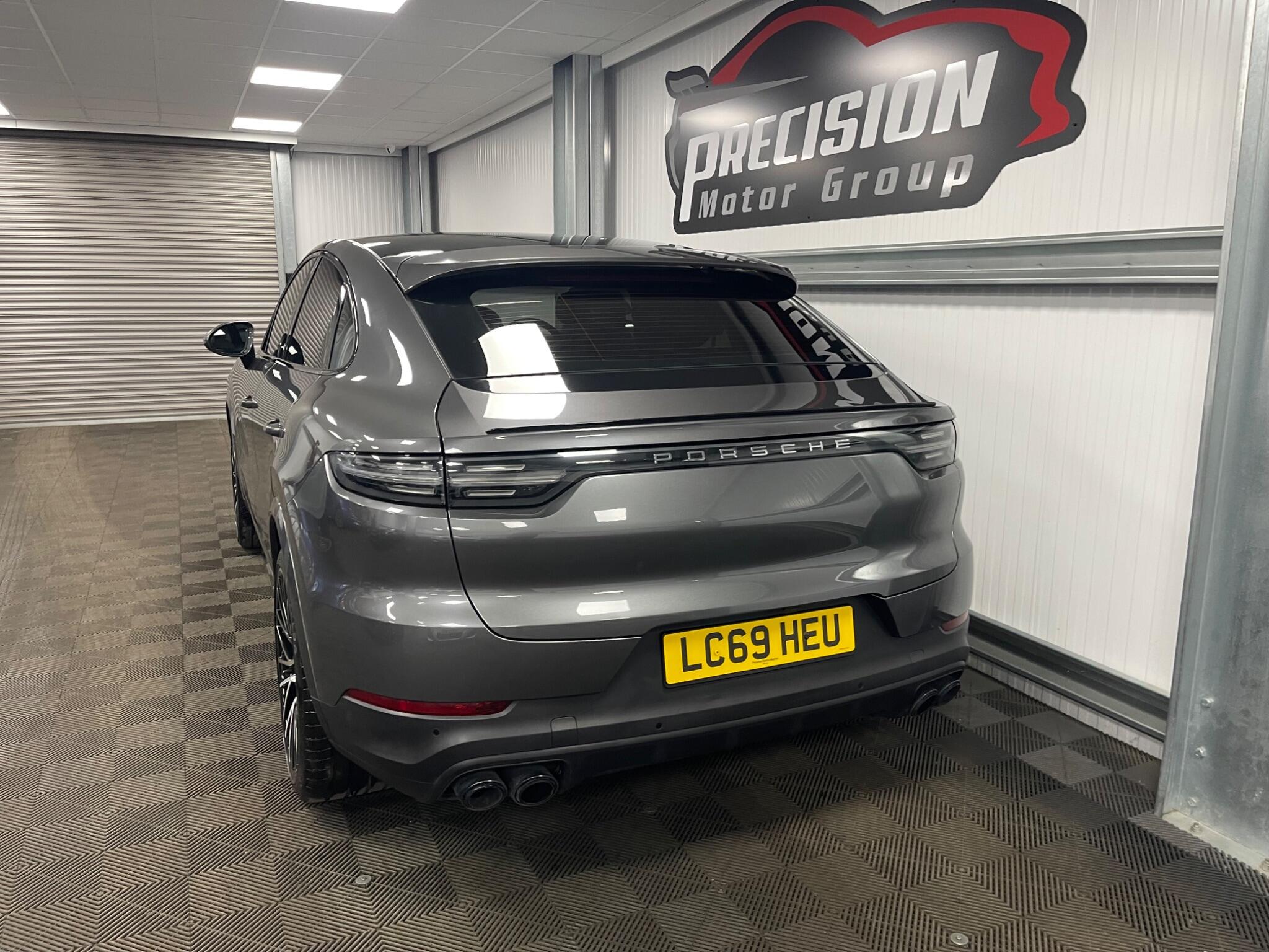 Porsche Cayenne view 21
