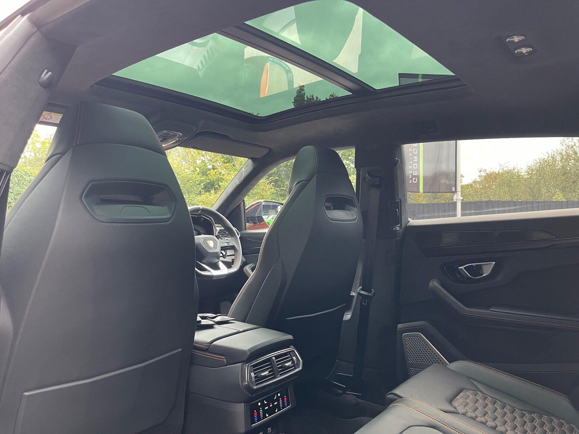 Lamborghini Urus view 36