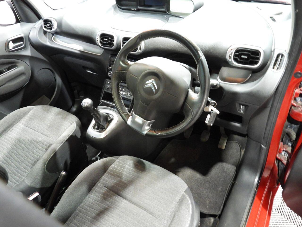 Citroen C3 Picasso view 3