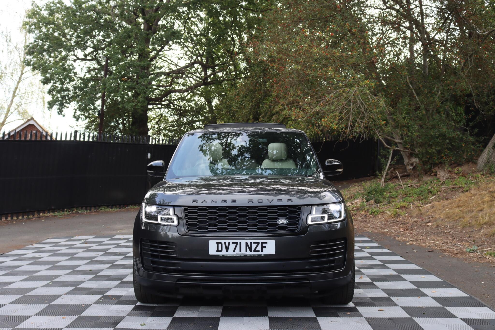 Land Rover Range Rover view 18