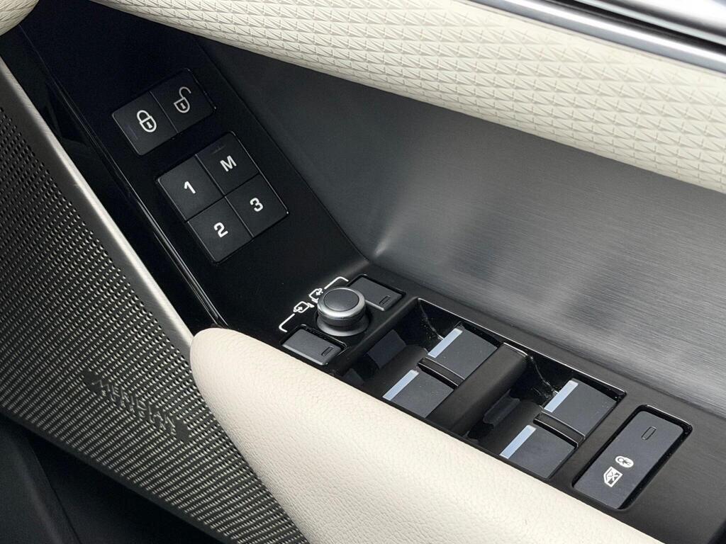 Land Rover Range Rover Velar view 49