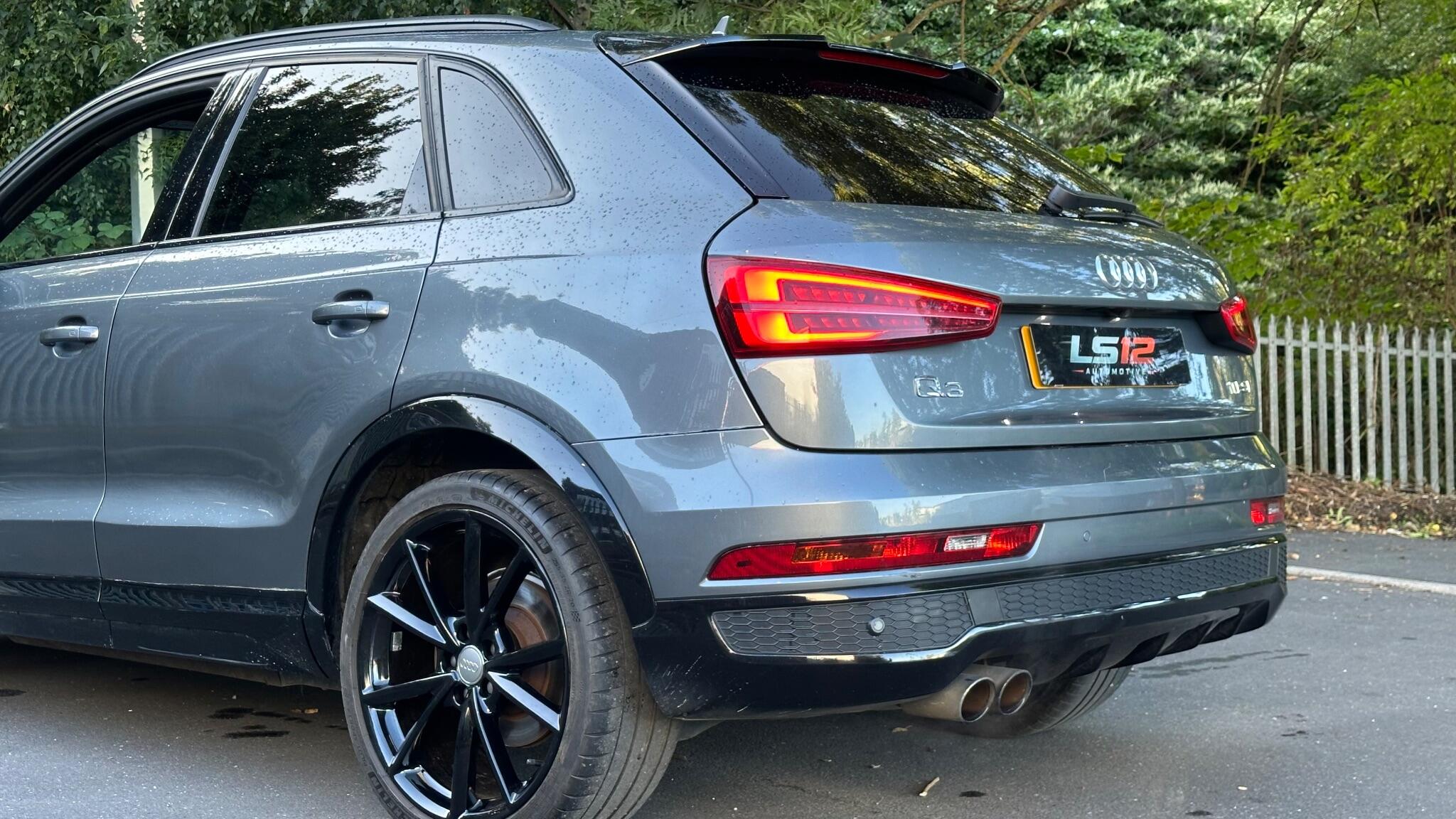 Audi Q3 view 8