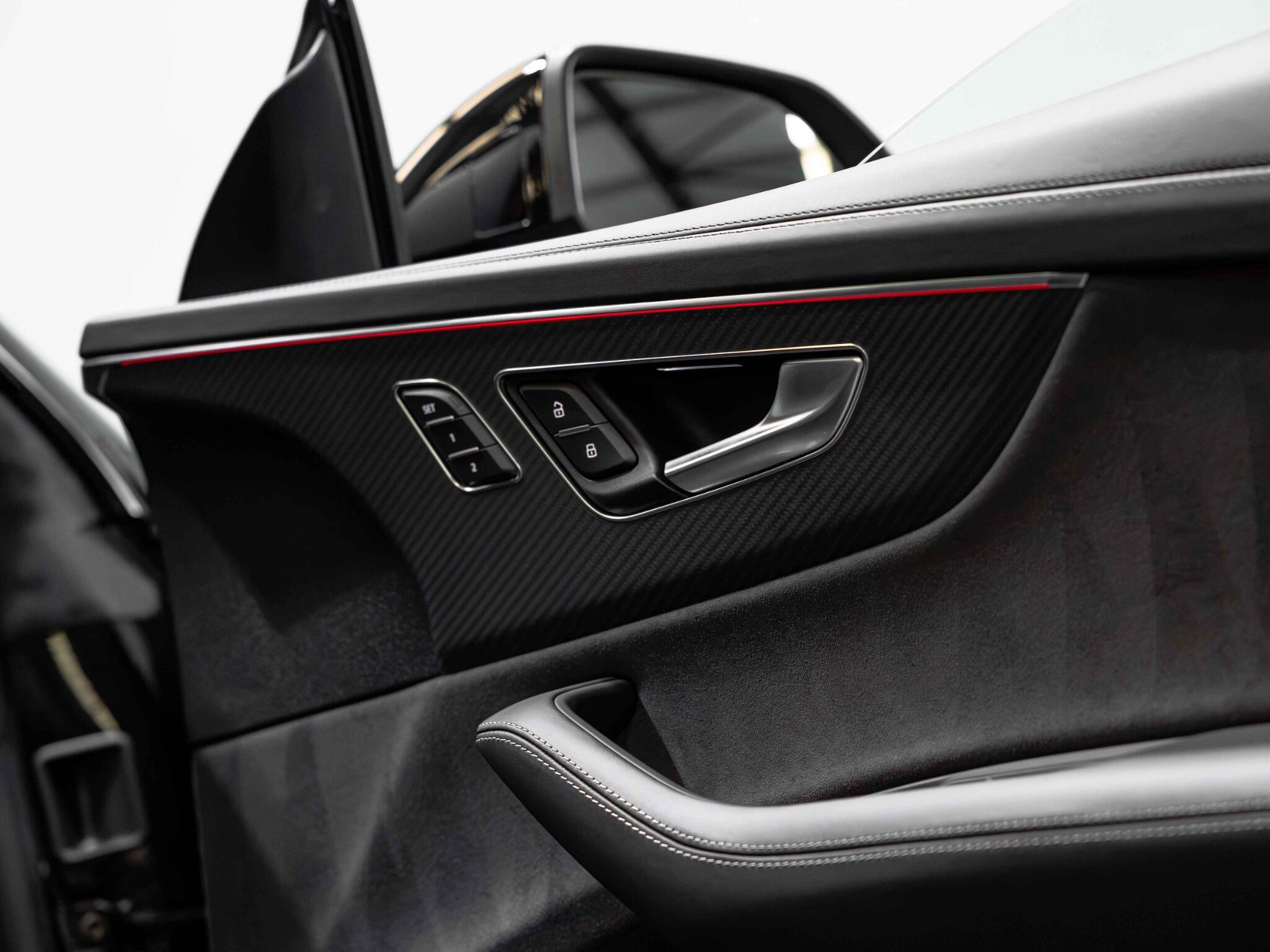 Audi SQ8 view 25