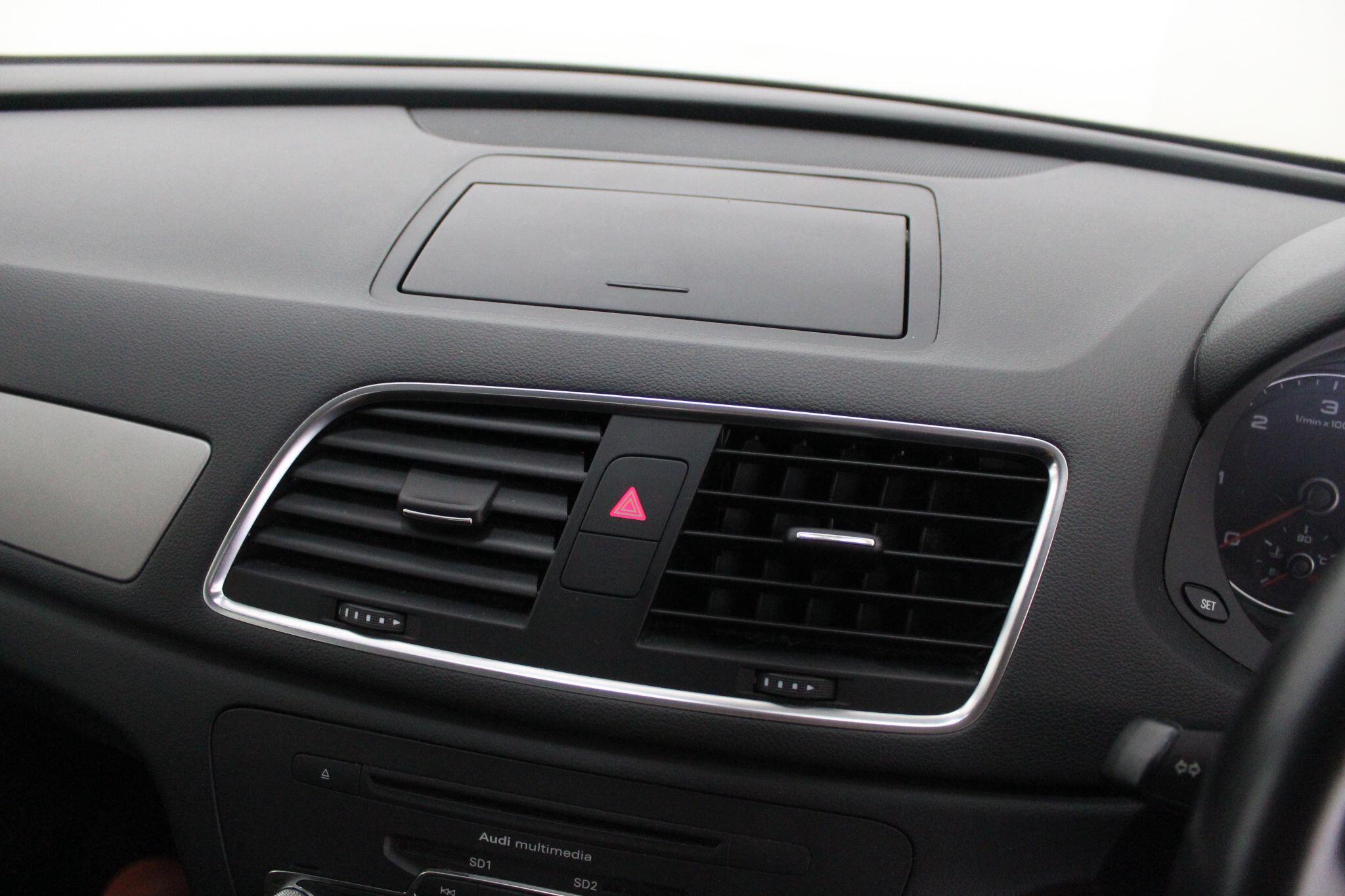 Audi Q3 view 38