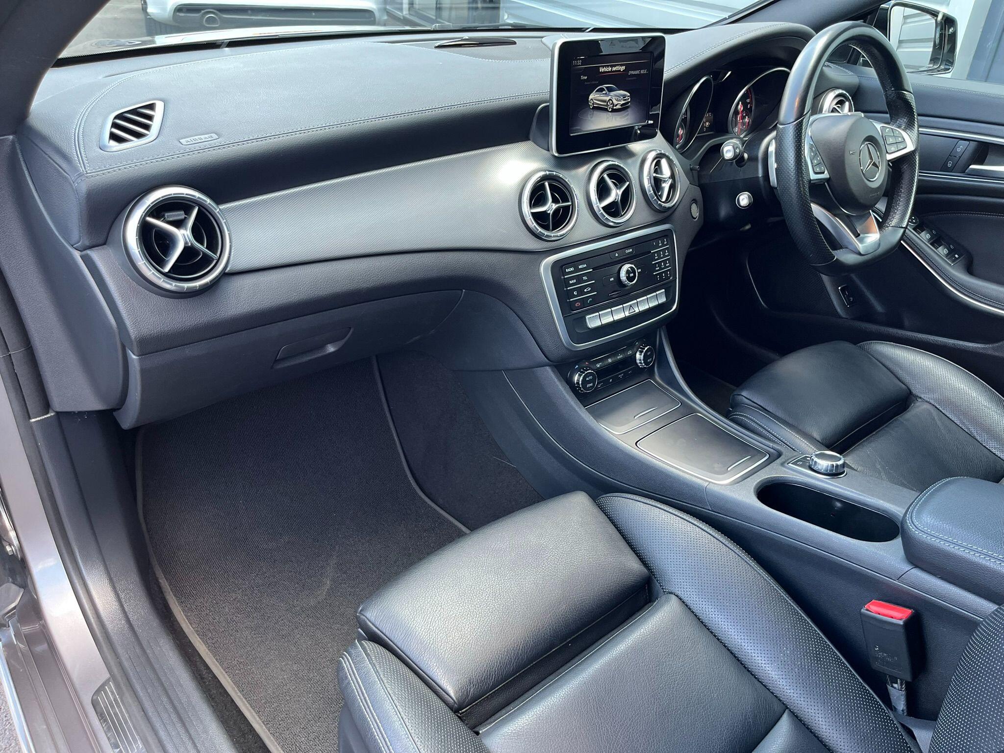 Mercedes-Benz Cla view 26