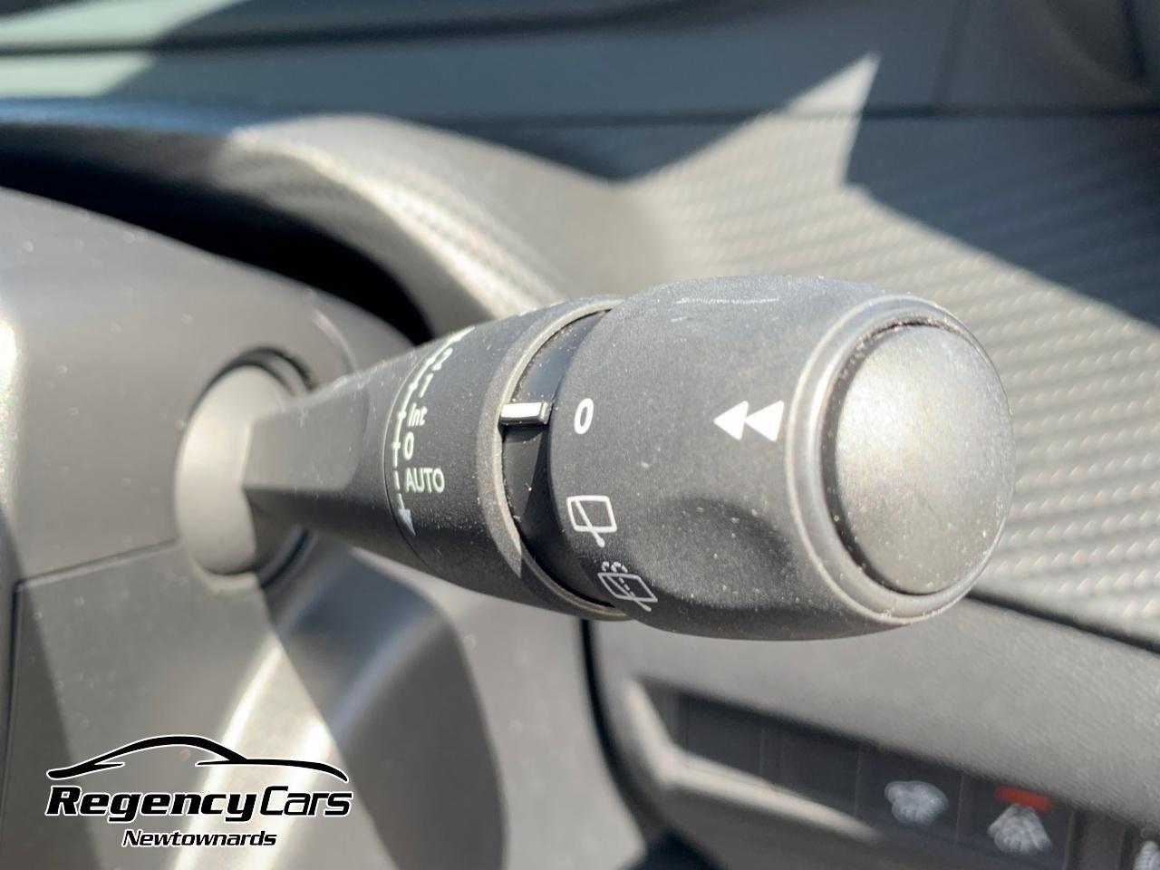 Peugeot 208 view 18