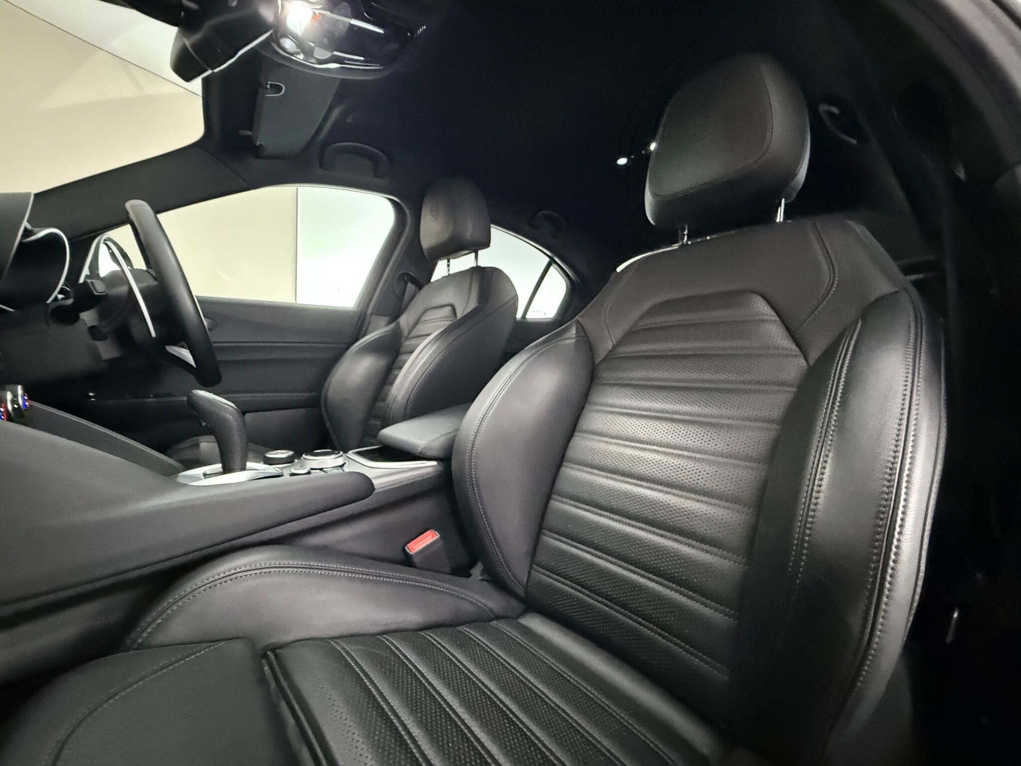 Alfa Romeo Giulia view 32