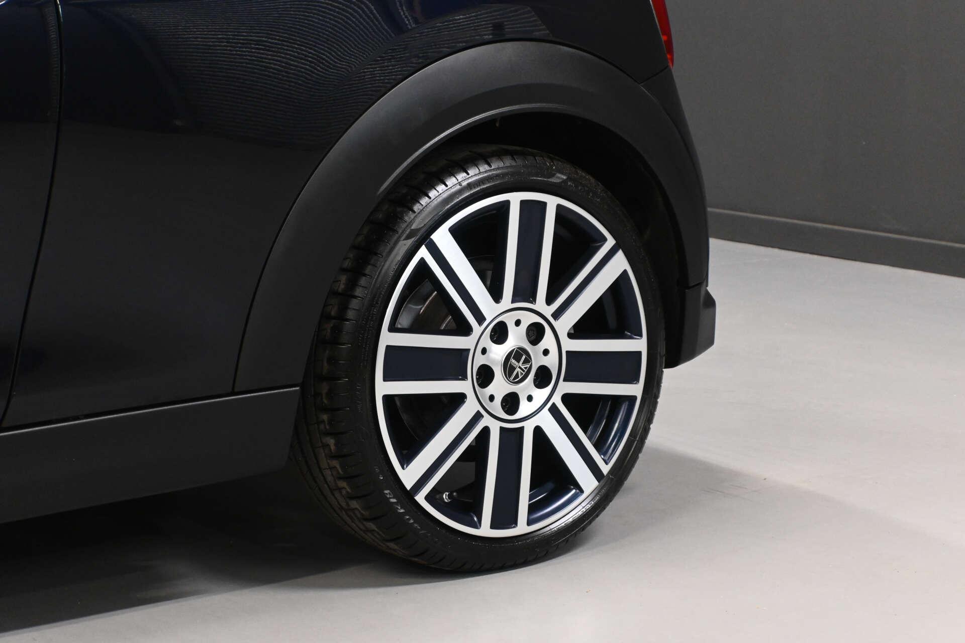 Mini Hatch view 32