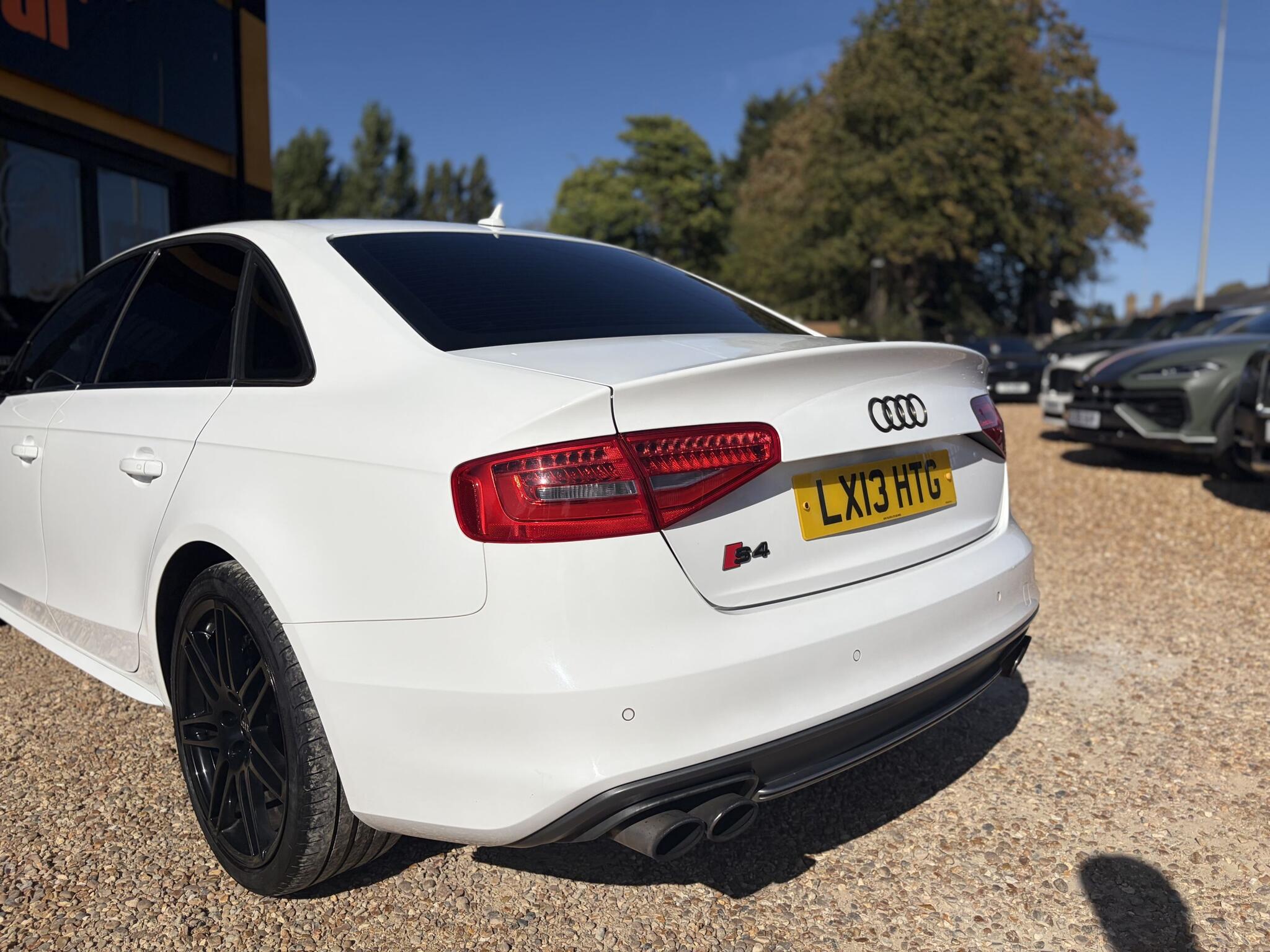 Audi S4 view 9