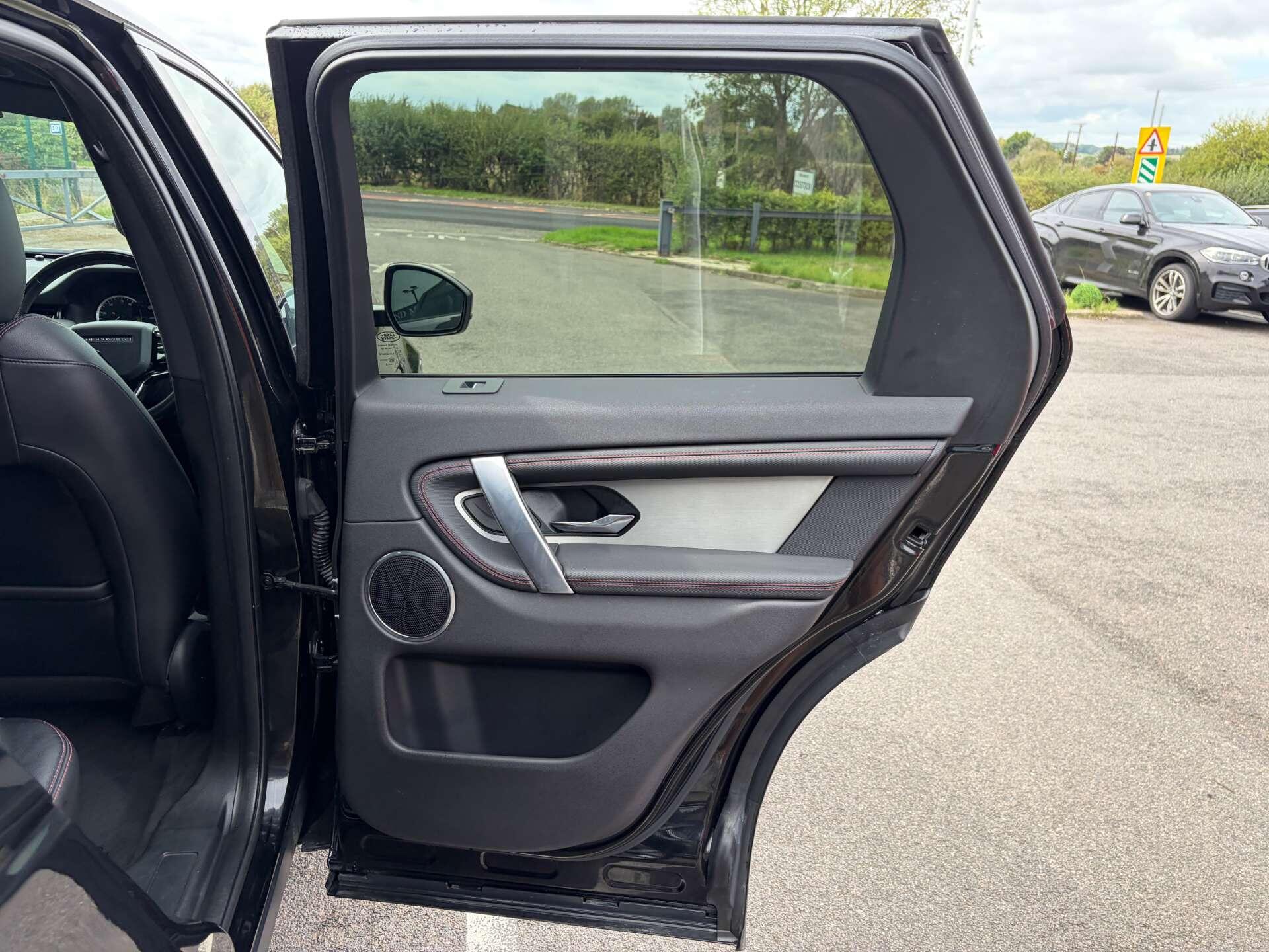 Land Rover Discovery Sport view 27
