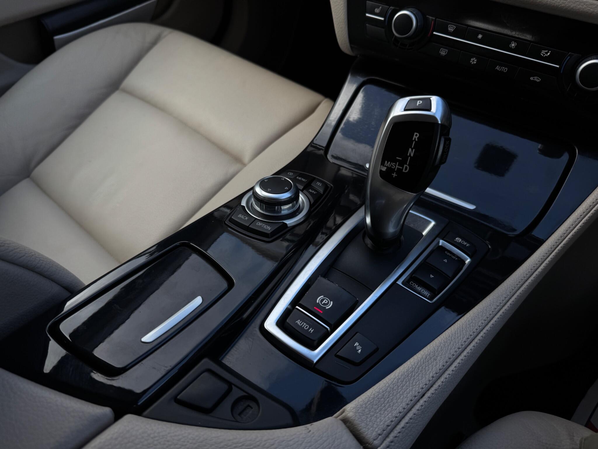 BMW 5 Series view 26