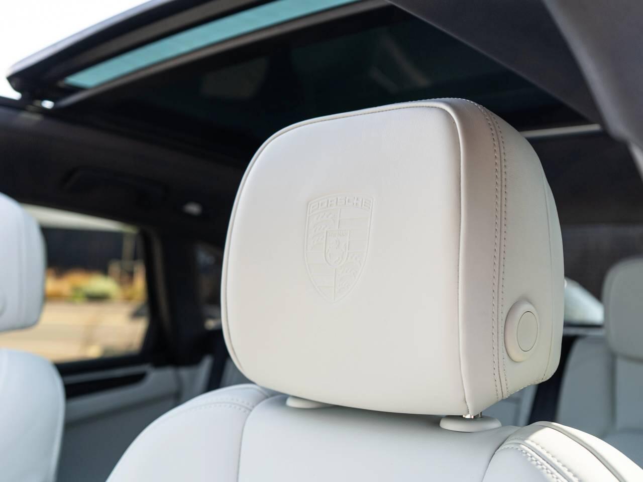 Porsche Macan view 43