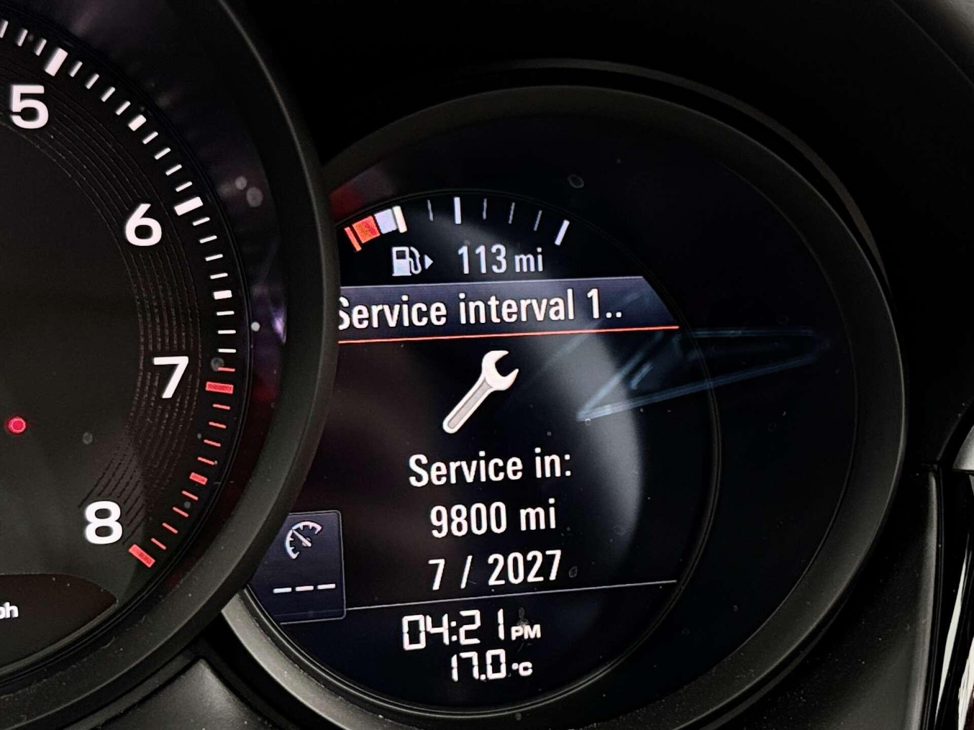 Porsche Macan view 25