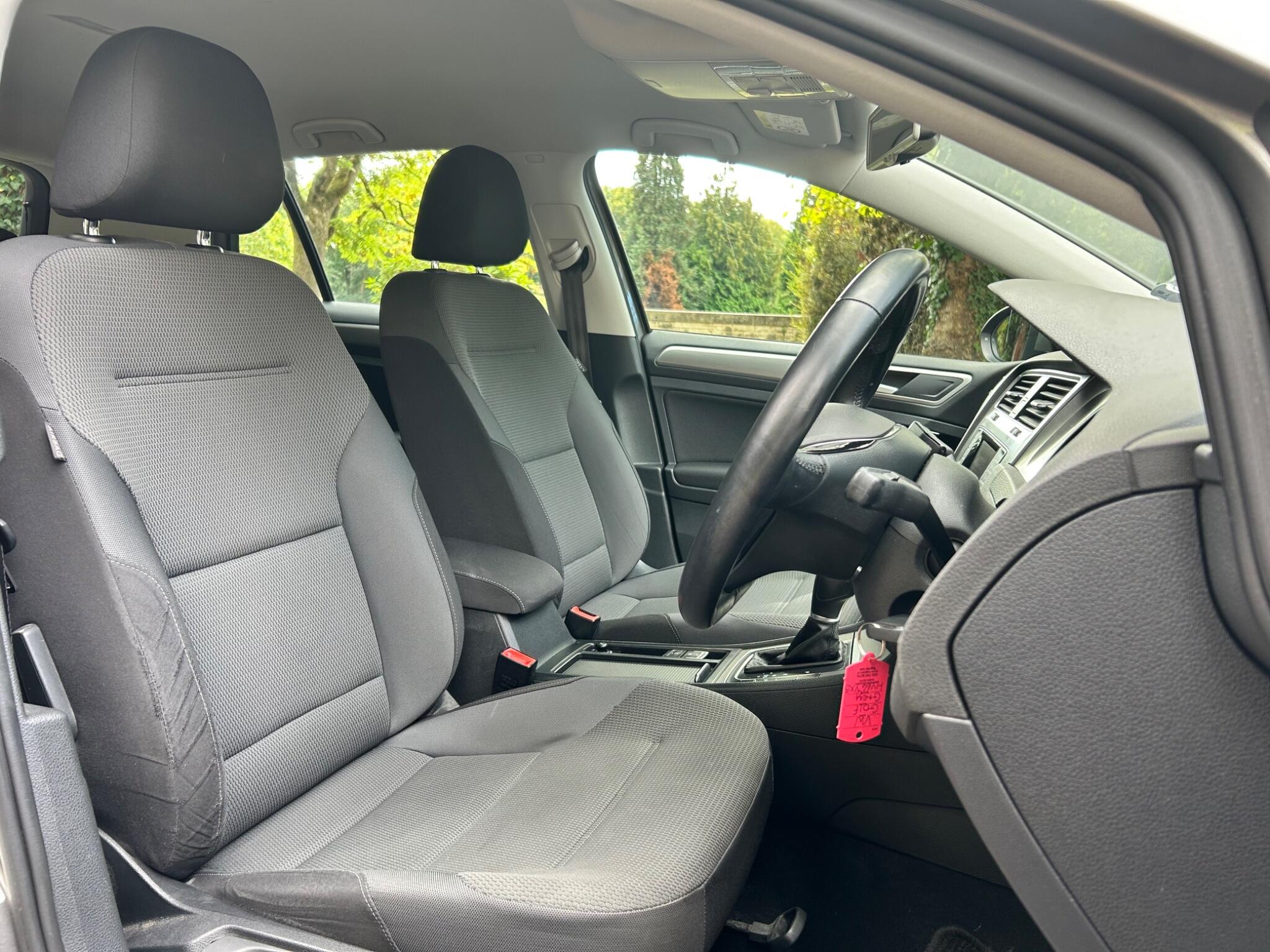 Volkswagen Golf view 4