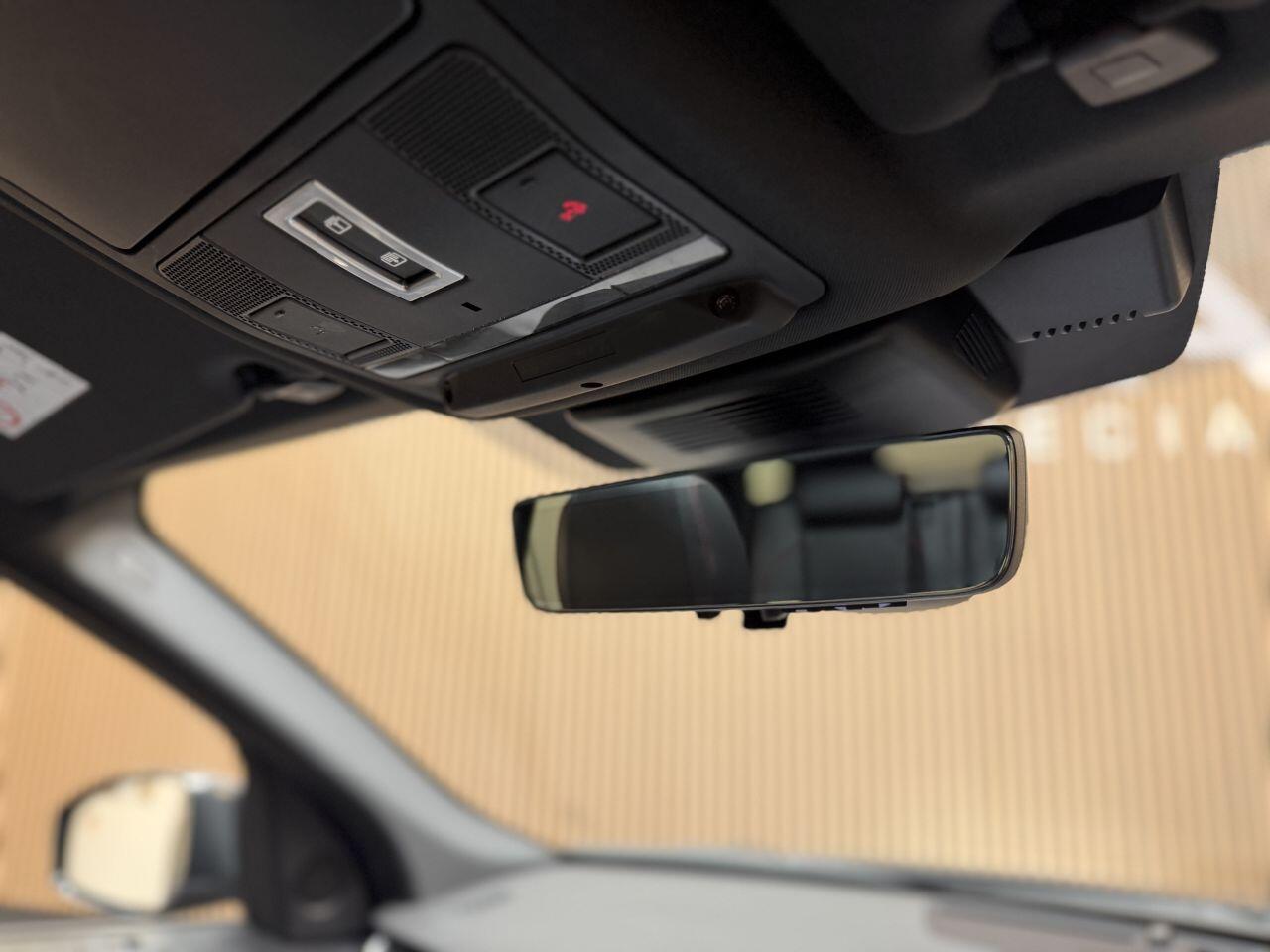 Land Rover Discovery Sport view 48