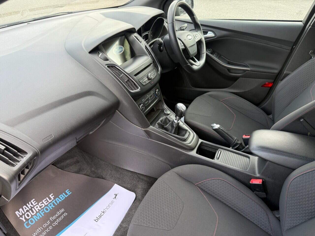 Ford Focus view 15