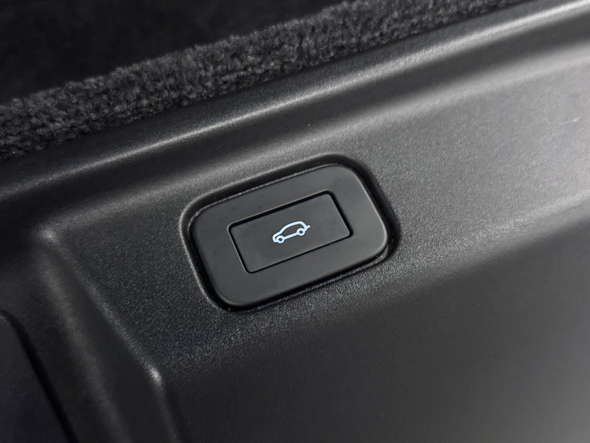 Land Rover Range Rover view 8